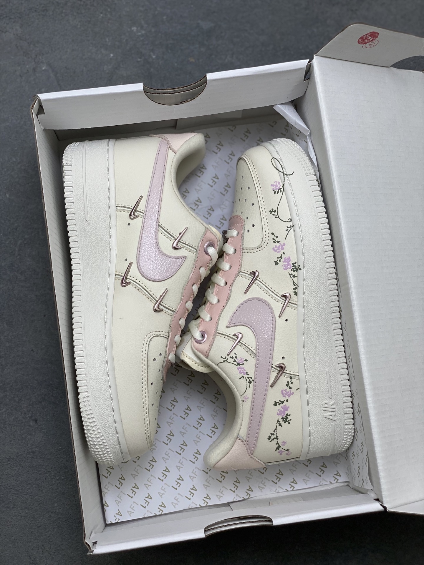 Nike Air Force 1 '07 Low Light Pink Flowers Sneakers - Casual & Stylish 10 i1751486358097 7241 0 8