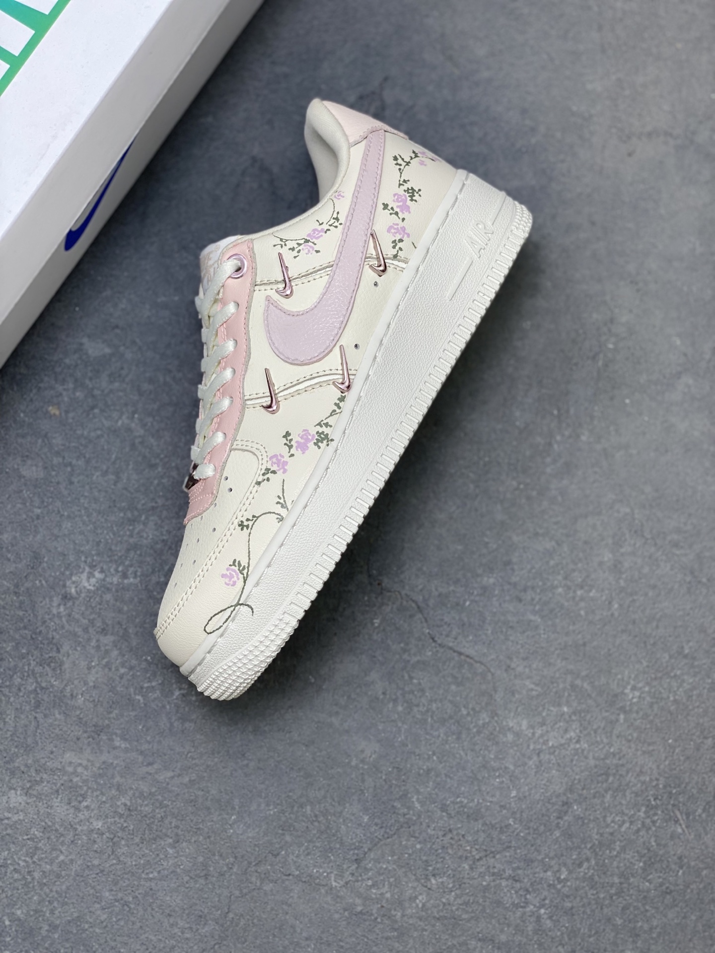 Nike Air Force 1 '07 Low Light Pink Flowers Sneakers - Casual & Stylish 8 i1751486358105 737 0 6