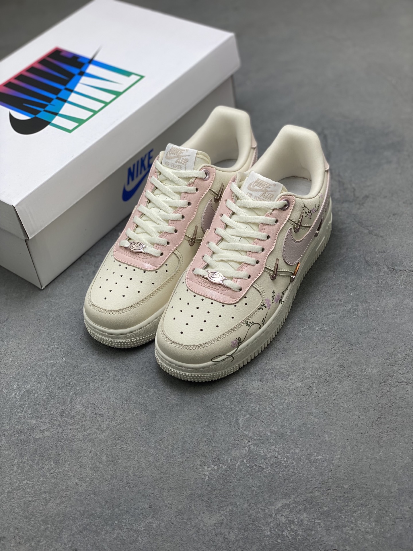 Nike Air Force 1 '07 Low Light Pink Flowers Sneakers - Casual & Stylish 9 i1751486358164 9157 0 7