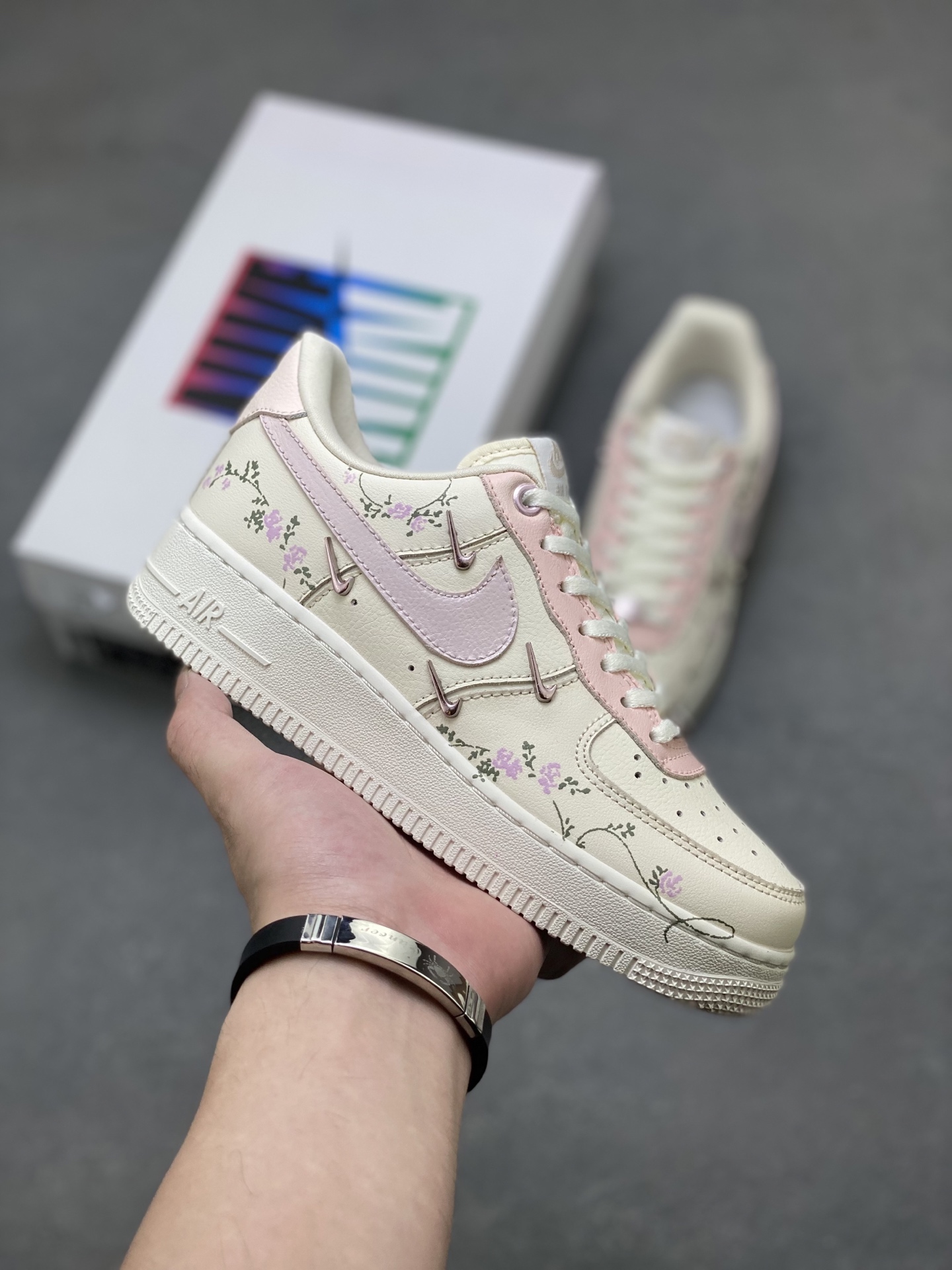 Nike Air Force 1 '07 Low Light Pink Flowers Sneakers - Casual & Stylish 2 i1751486358215 2095 0 0