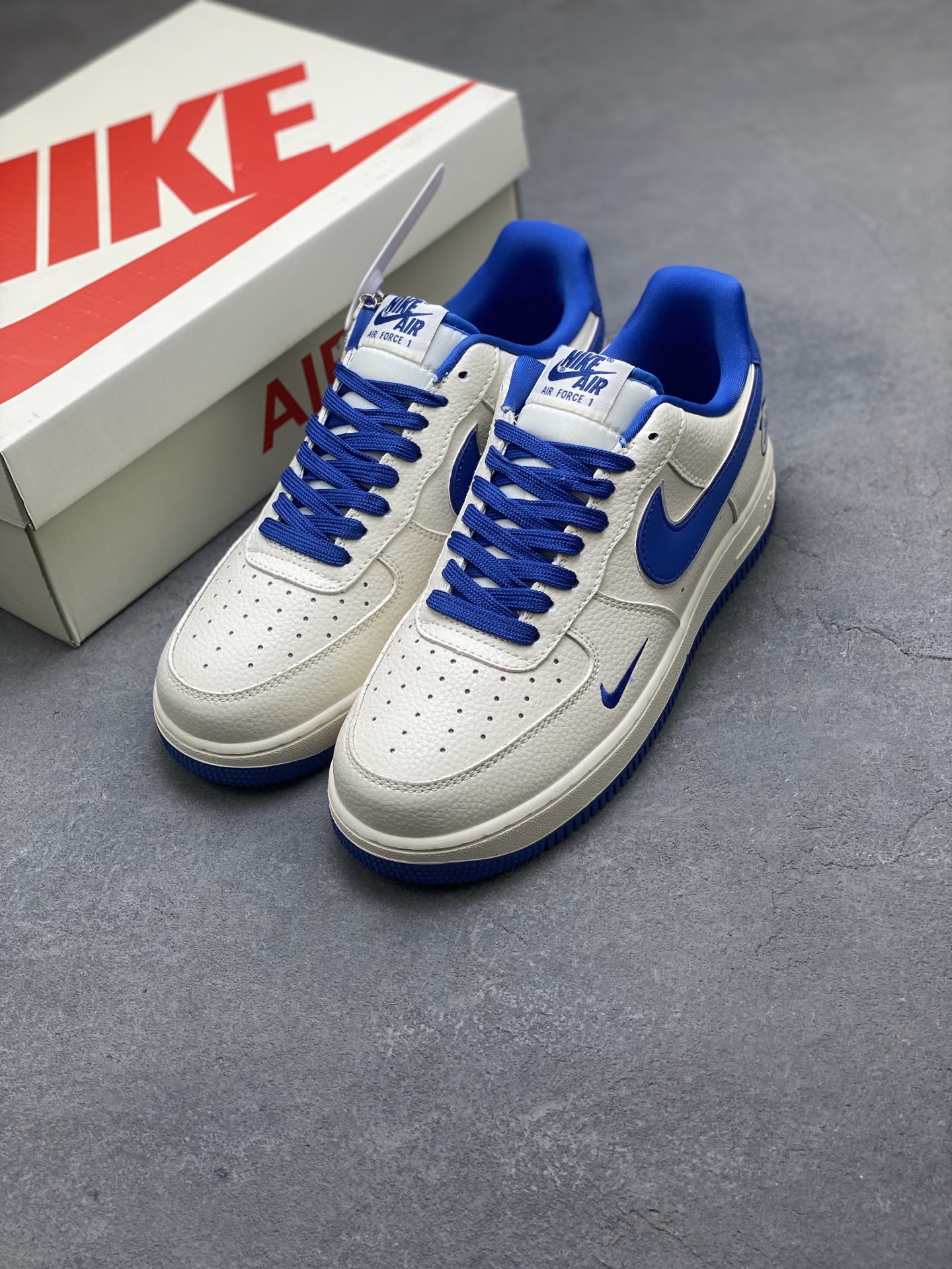 Nike Air Force 1 '07 Low White/Blue Limited Edition Sneakers DF0188-071 9 i1751910505430 6584 0 7