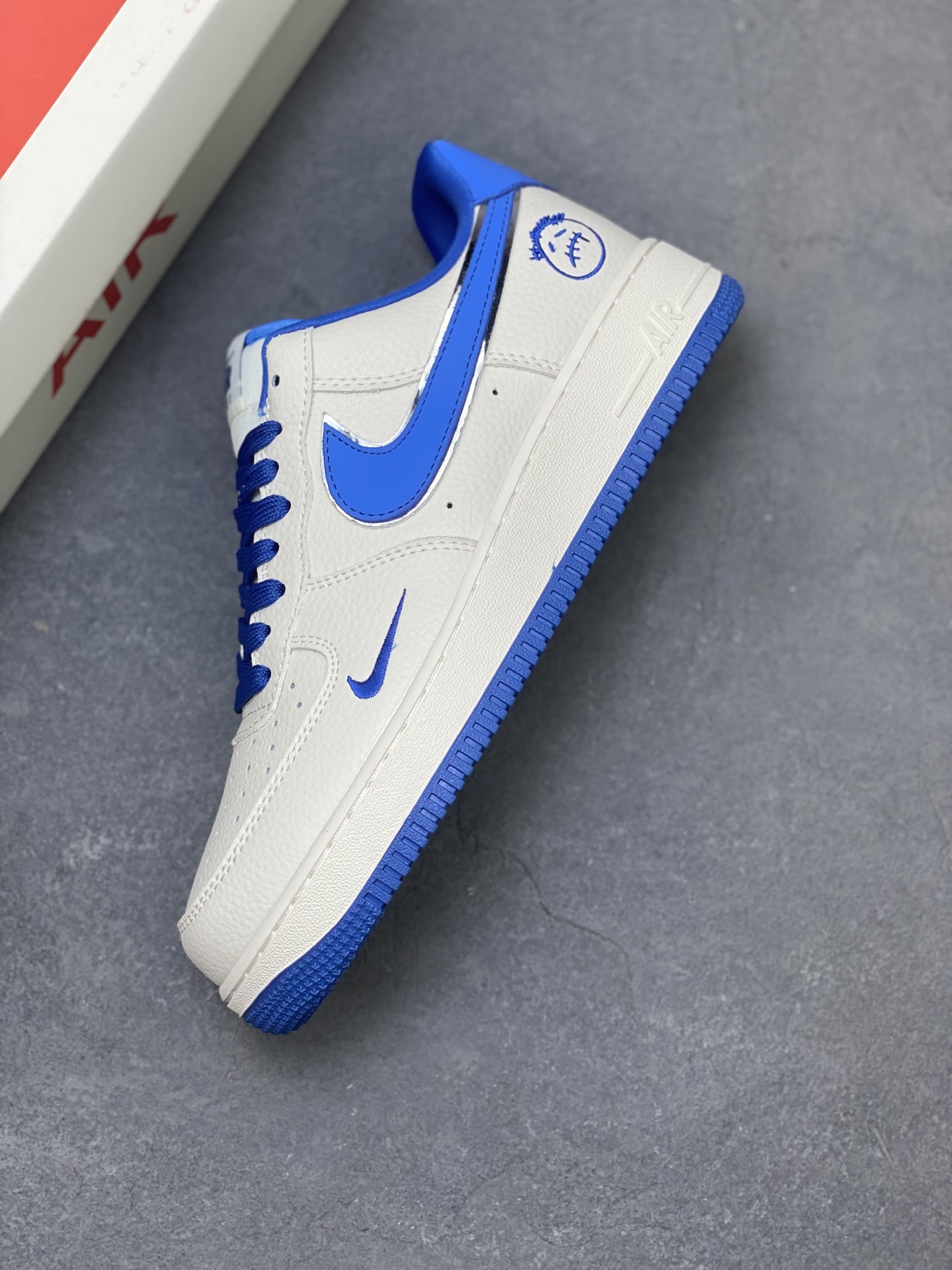 Nike Air Force 1 '07 Low White/Blue Limited Edition Sneakers DF0188-071 8 i1751910506088 9409 0 6
