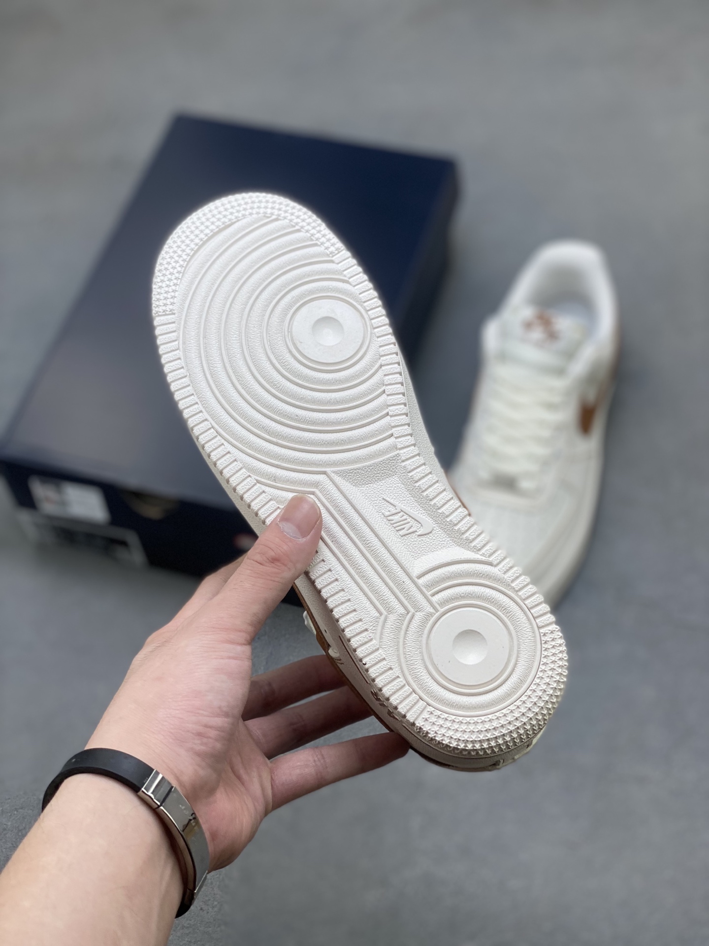 Nike Air Force 1 Low HQ2037-001 - Timeless Style with Premium Comfort 7 i1751910573188 1800 0 5