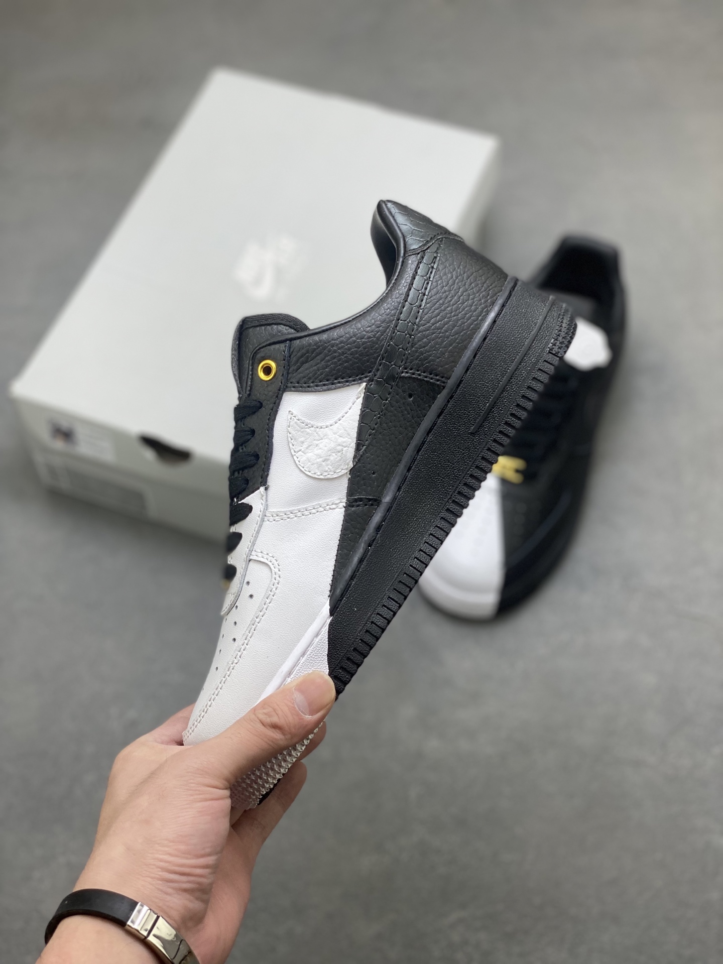 Nike Air Force 1 '07 Low Black/White Leather Sneaker DX6034-001 4 i1752088315953 2631 0 2