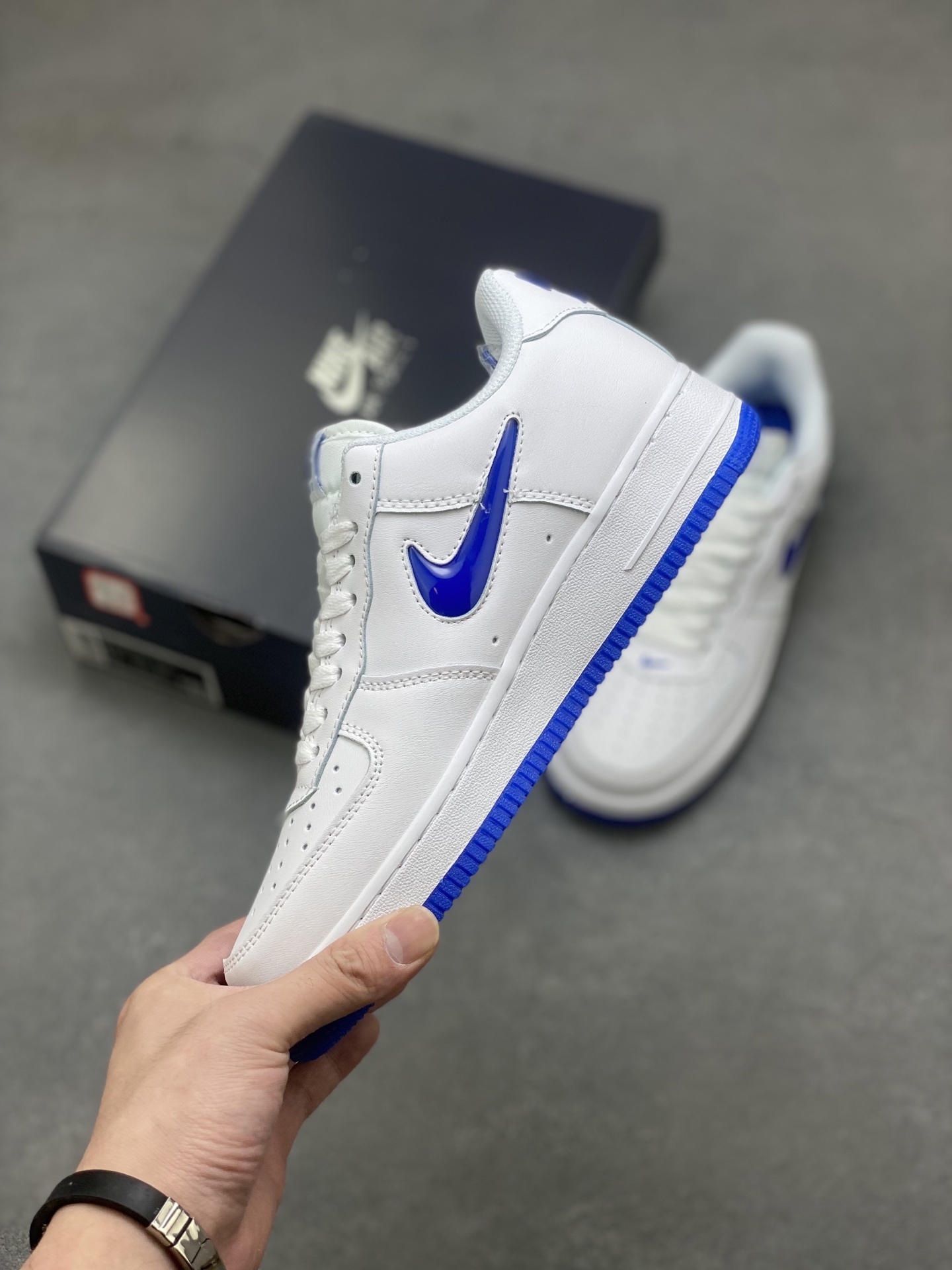Nike Air Force 1 '07 Low White/Royal Blue Limited Edition Sneakers 4 i1752088348010 6581 0 2