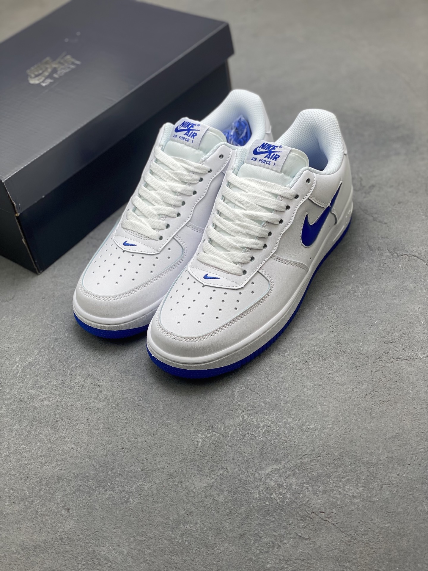 Nike Air Force 1 '07 Low White/Royal Blue Limited Edition Sneakers 9 i1752088348035 6012 0 7