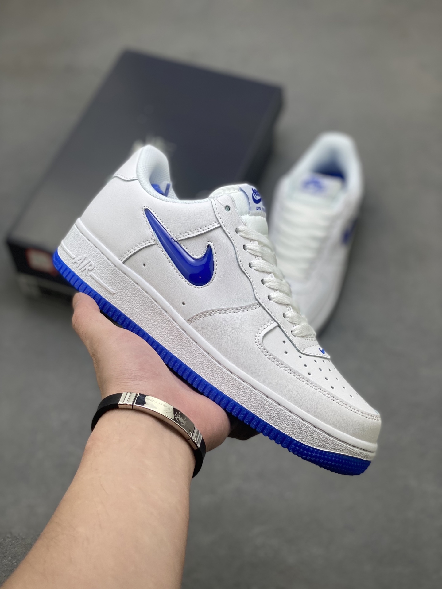 Nike Air Force 1 '07 Low White/Royal Blue Limited Edition Sneakers 2 i1752088352115 4673 0 0