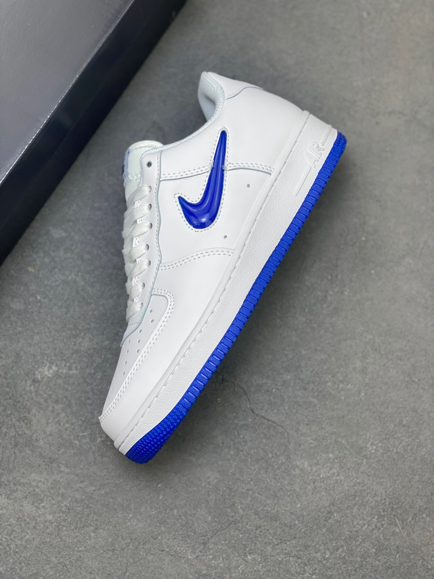 Nike Air Force 1 '07 Low White/Royal Blue Limited Edition Sneakers 8 i1752088389864 9856