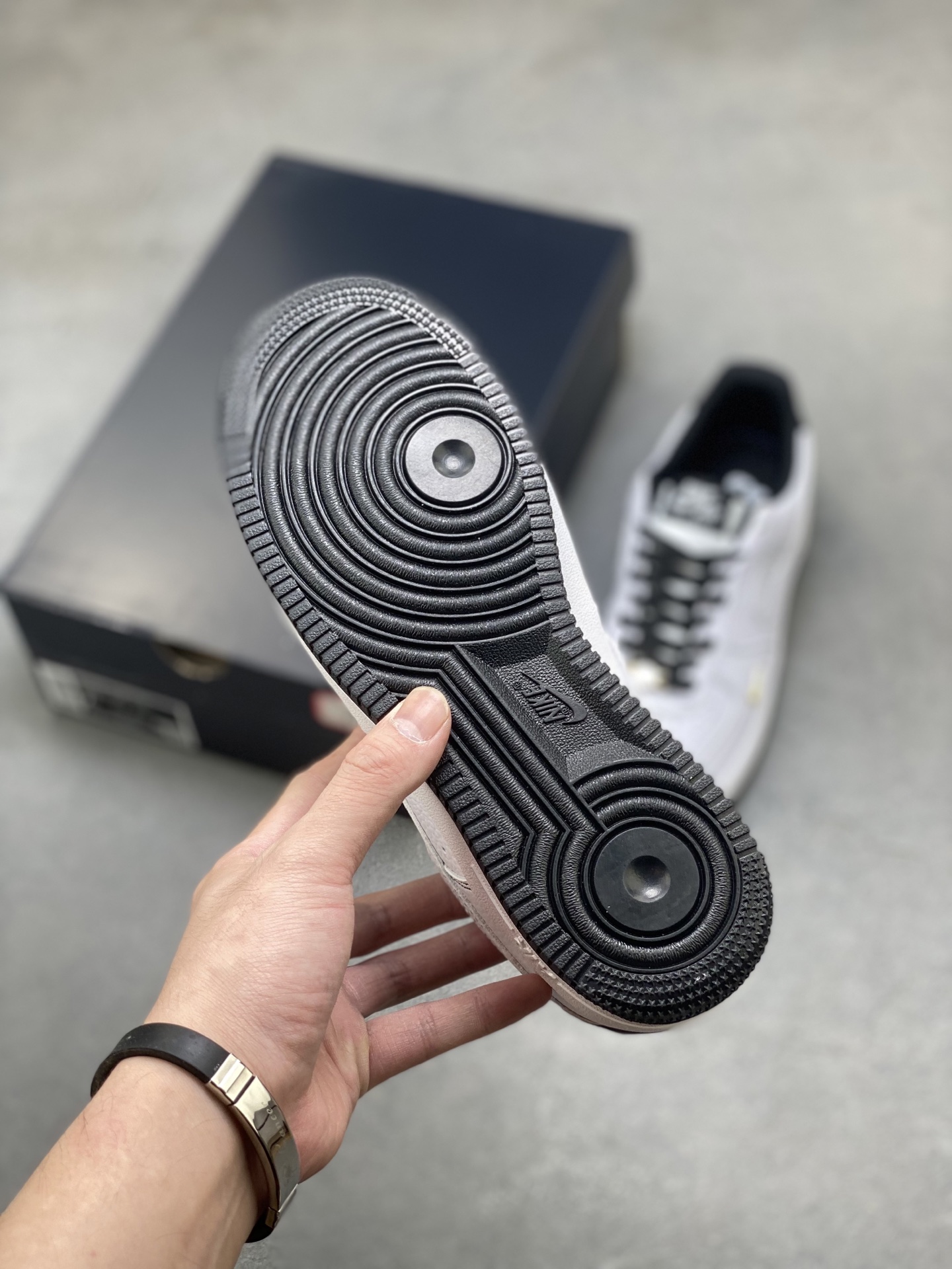 Nike Air Force 1 '07 Low White/Black Stitching Limited Edition Sneakers 7 i1752088599631 5592 0 5