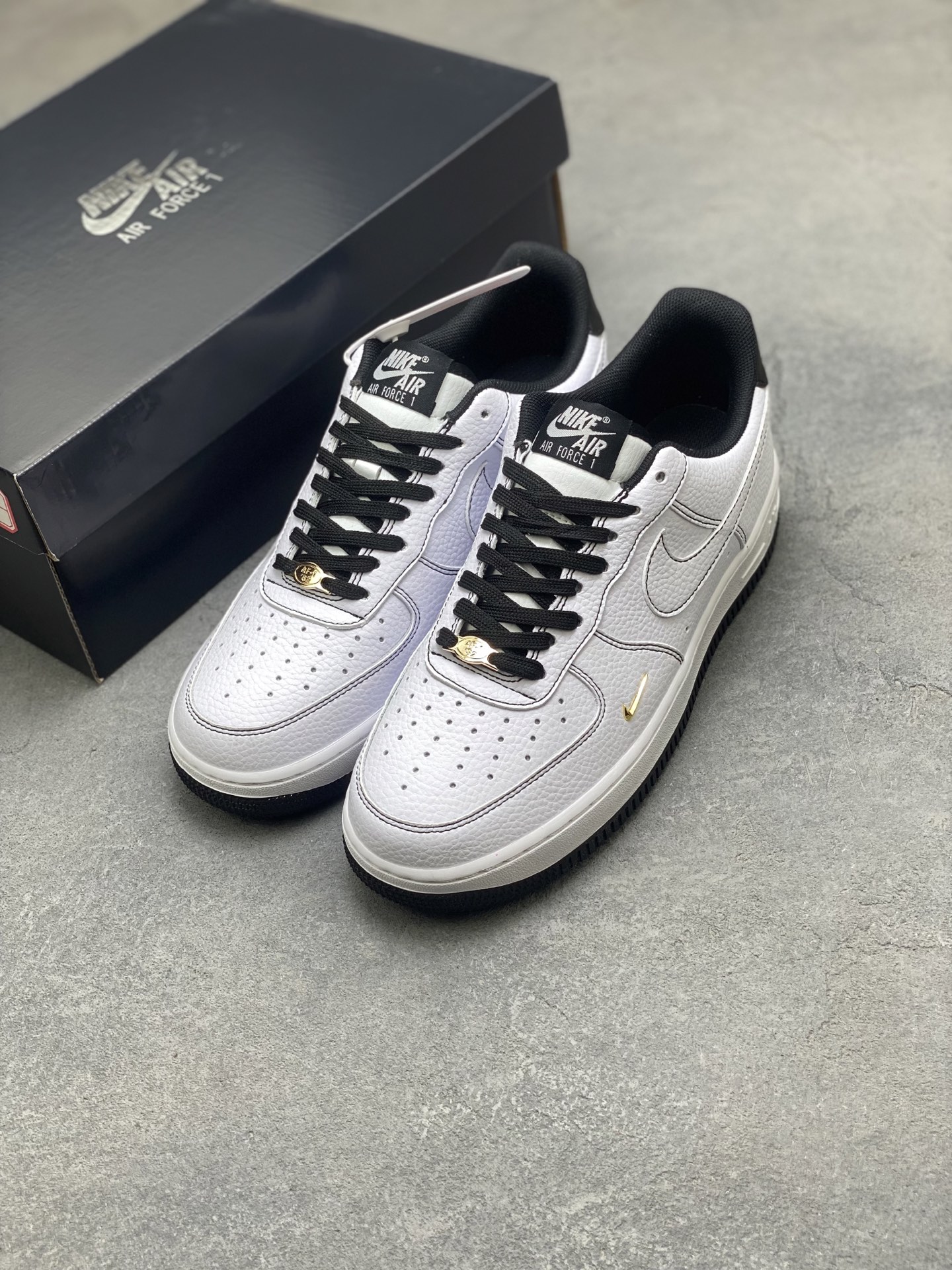 Nike Air Force 1 '07 Low White/Black Stitching Limited Edition Sneakers 9 i1752088601660 2027 0 7