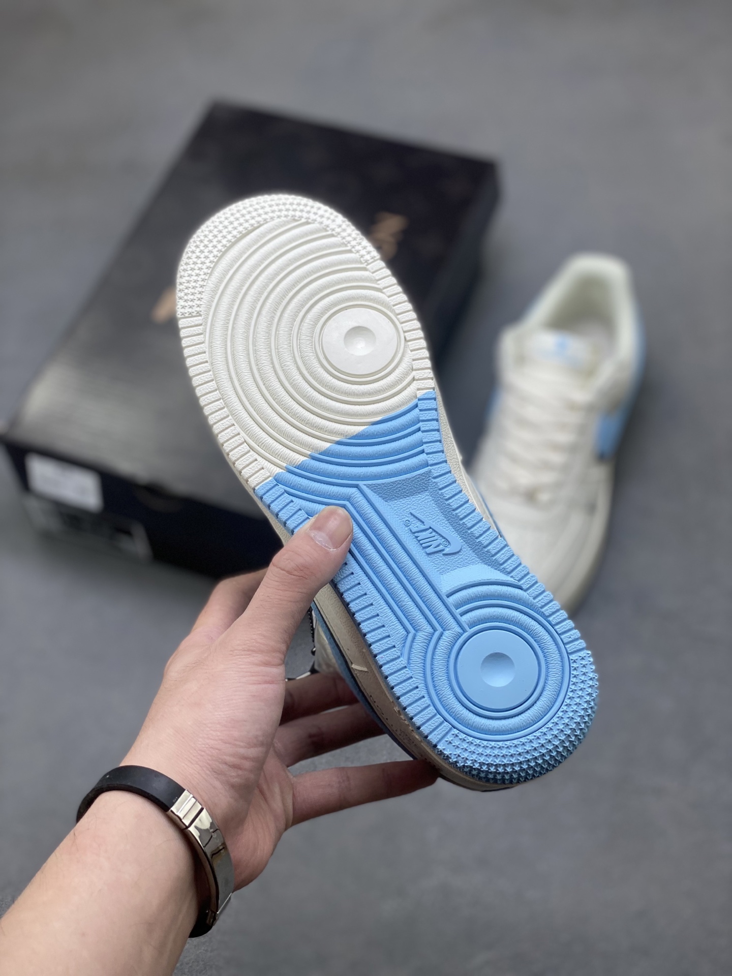 Nike Air Force 1 Low Louis Vuitton Custom Sneakers - Limited Edition 7 i1752088690954 1150 0 5