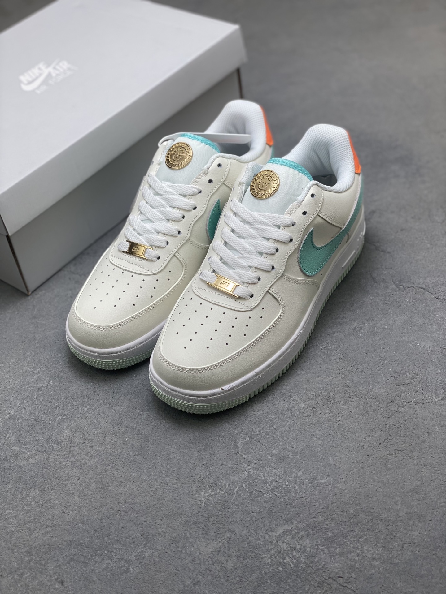 Nike Air Force 1 '07 Low: Retro Style, Modern Comfort - Limited Edition! 9 i1752172223201 4304 0 7