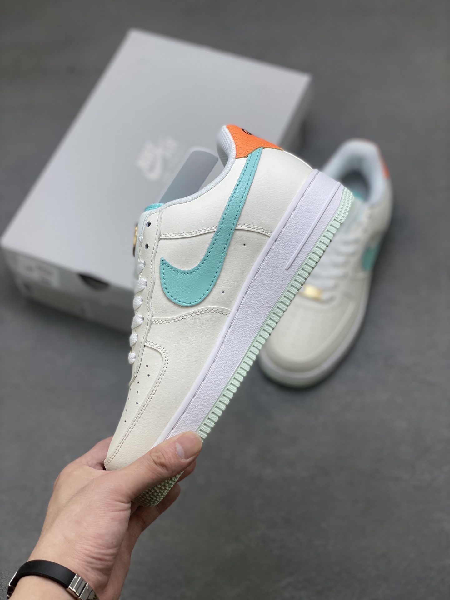 Nike Air Force 1 '07 Low: Retro Style, Modern Comfort - Limited Edition! 4 i1752172223941 1949 0 2