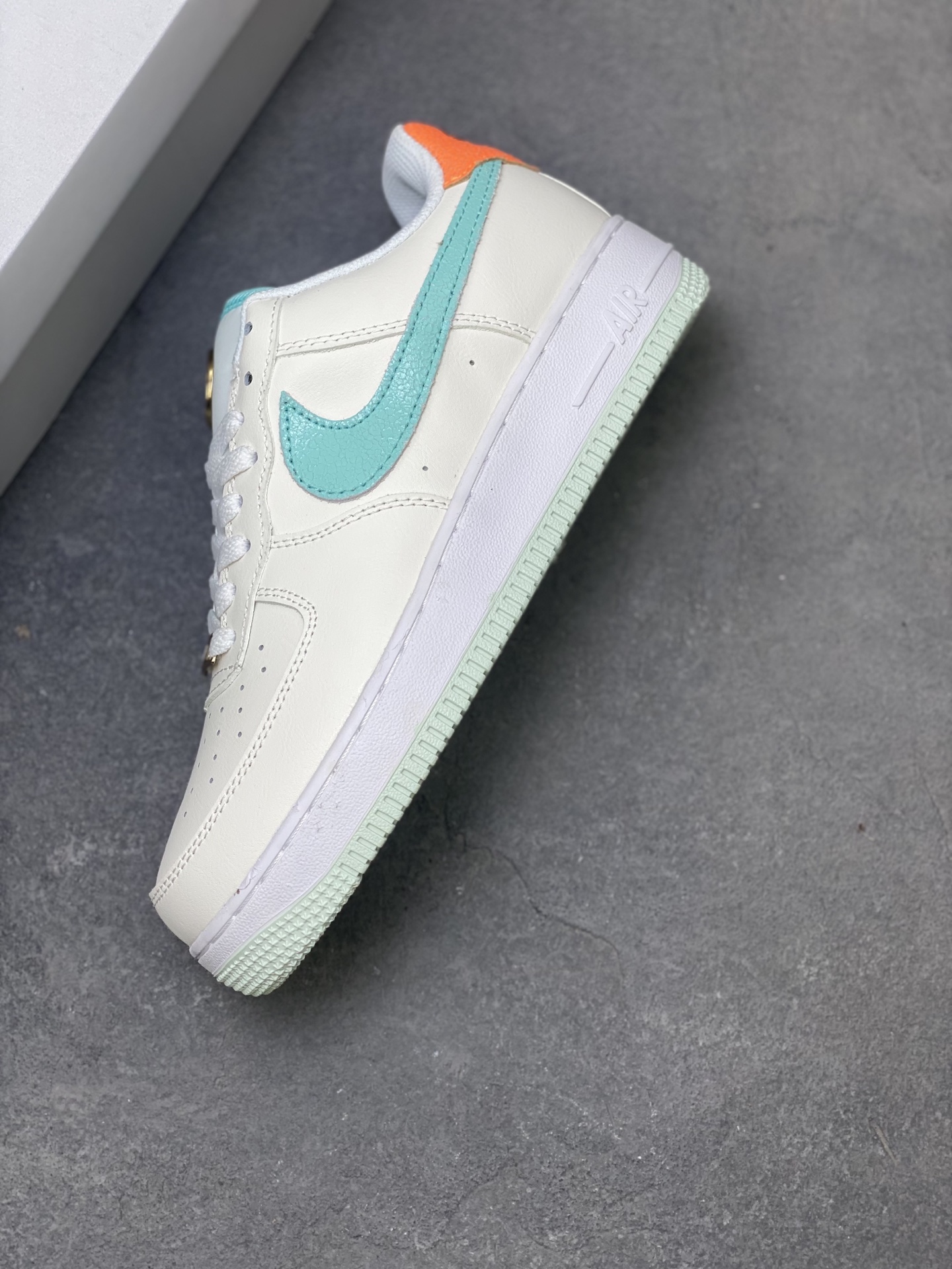 Nike Air Force 1 '07 Low: Retro Style, Modern Comfort - Limited Edition! 8 i1752172234370 5362 0 6
