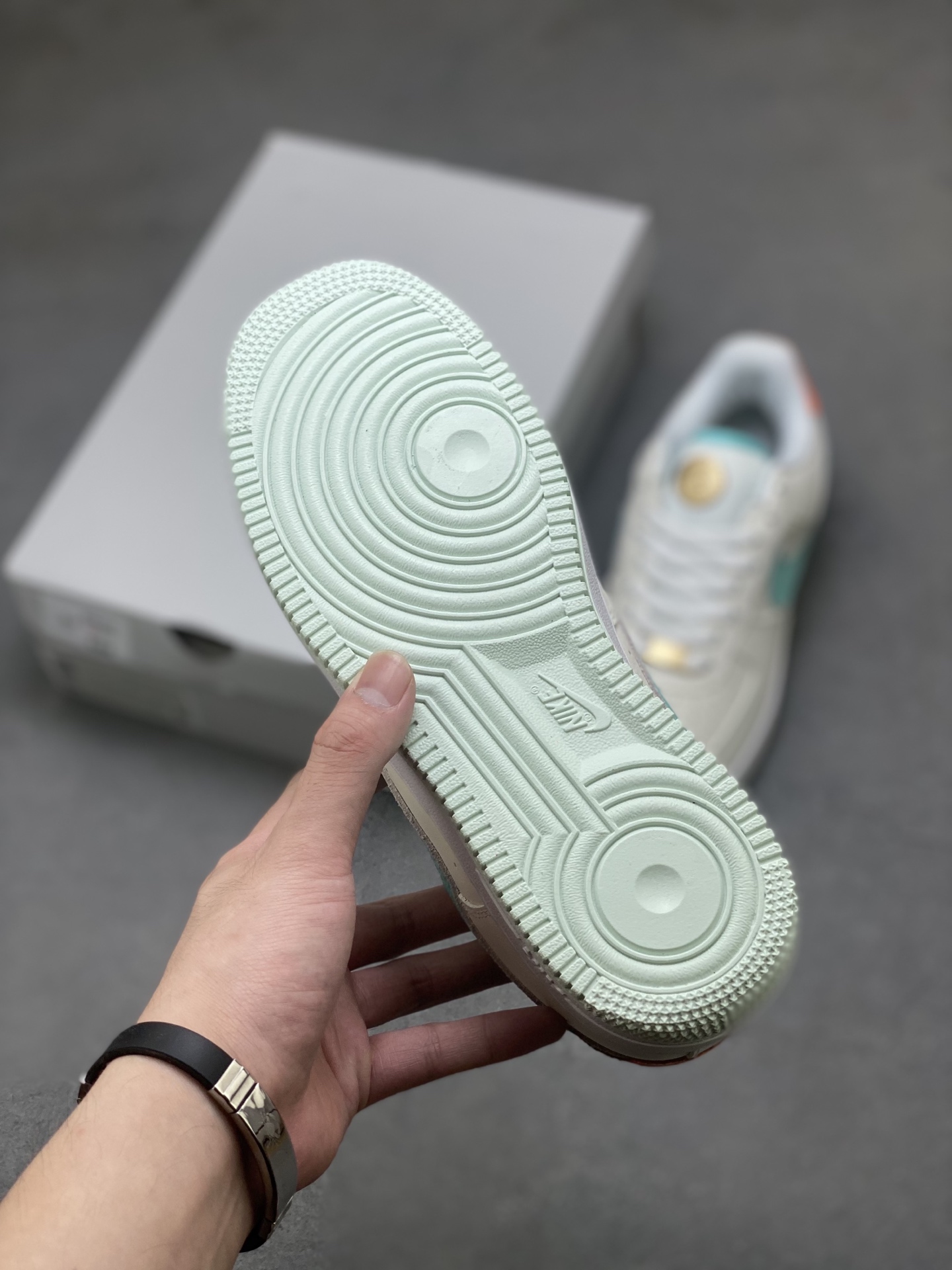 Nike Air Force 1 '07 Low: Retro Style, Modern Comfort - Limited Edition! 7 i1752172234889 5509 0 5