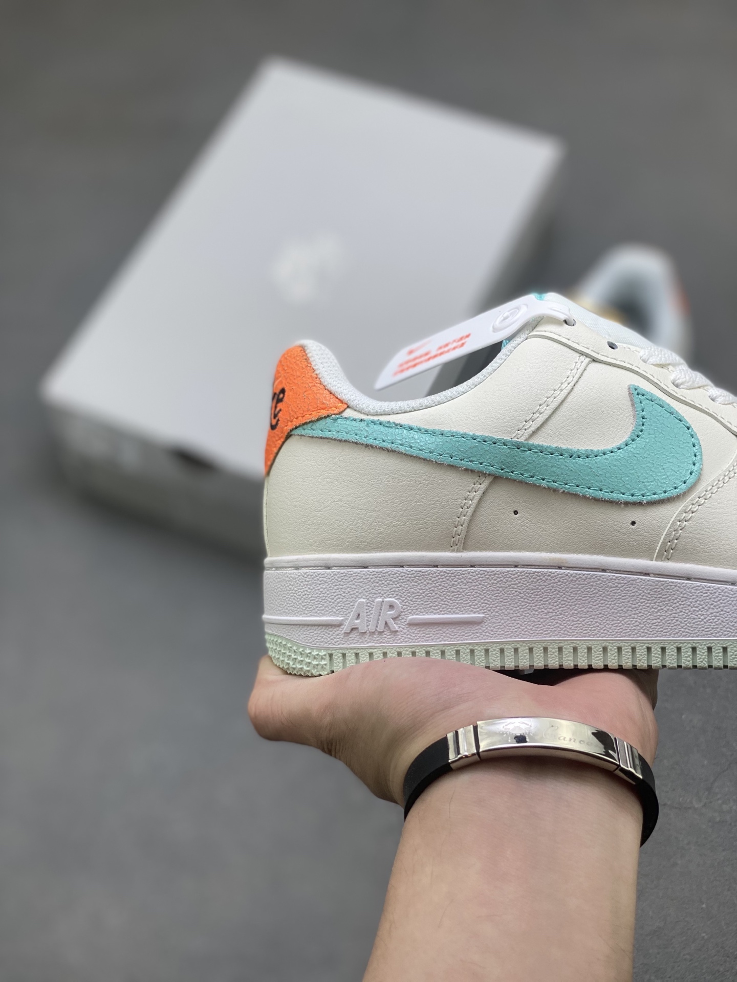 Nike Air Force 1 '07 Low: Retro Style, Modern Comfort - Limited Edition! 6 i1752172234948 4452 0 4