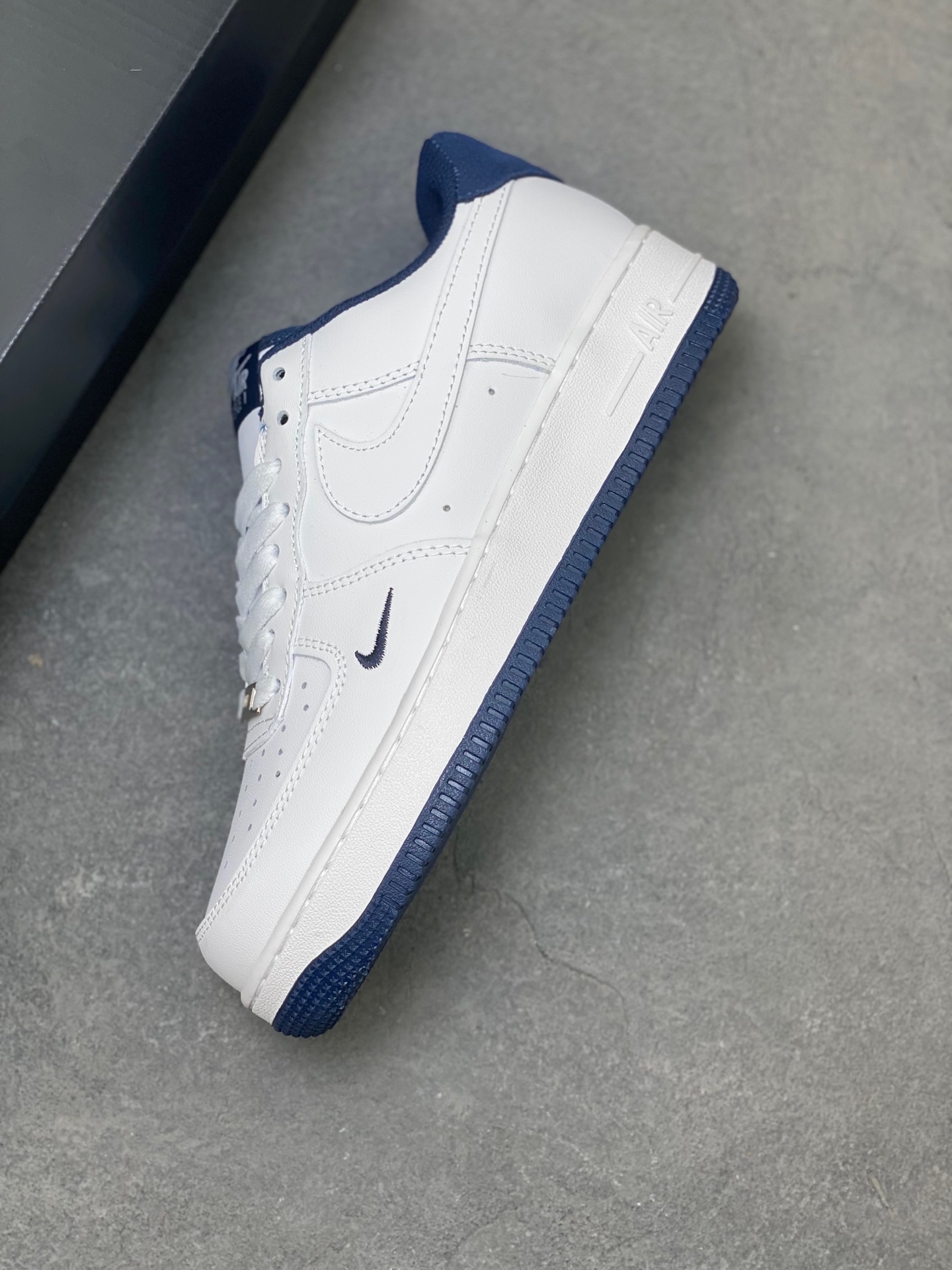 Nike Air Force 1 '07 Low White/Navy Casual Shoes CZ11065-1100 8 i1752172302059 9542