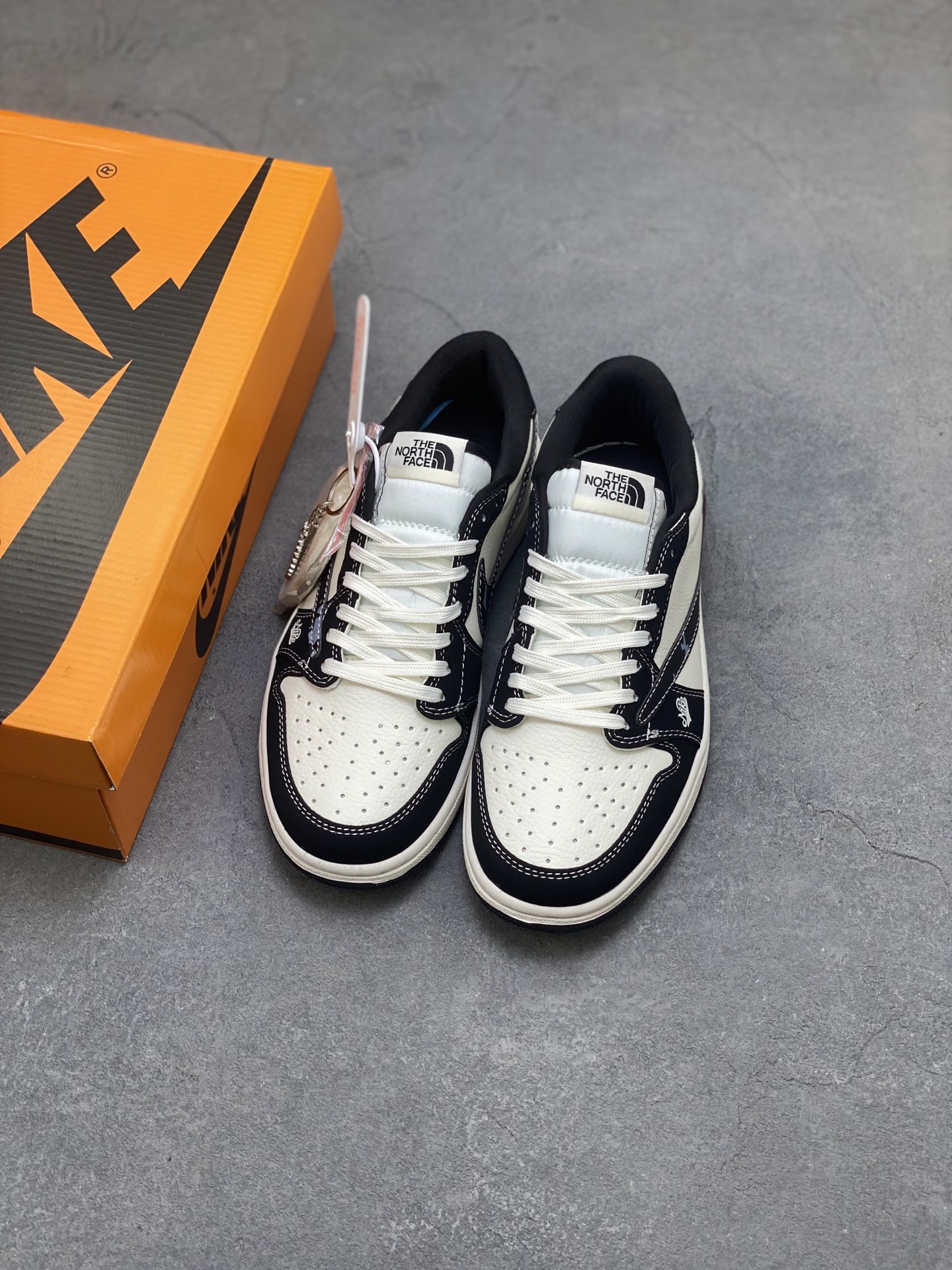 Air Jordan 1 Retro Low x The North Face Shoes - Official New Colors 9 i1752173489504 434 0 7