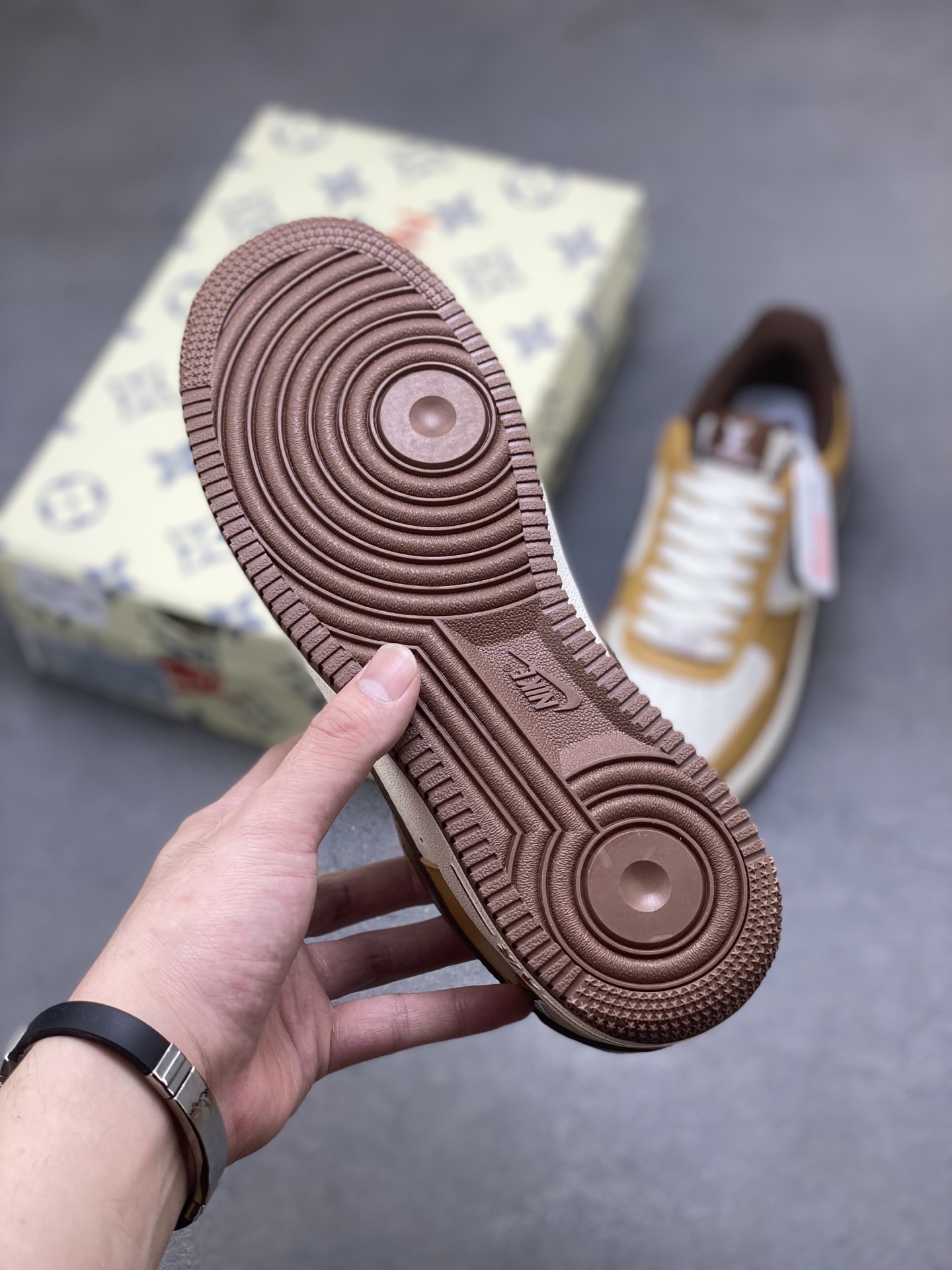 Nike Air Force 1 '07 Low Brown/White Limited Edition Sneakers 7 i1752336455061 7337 0 5
