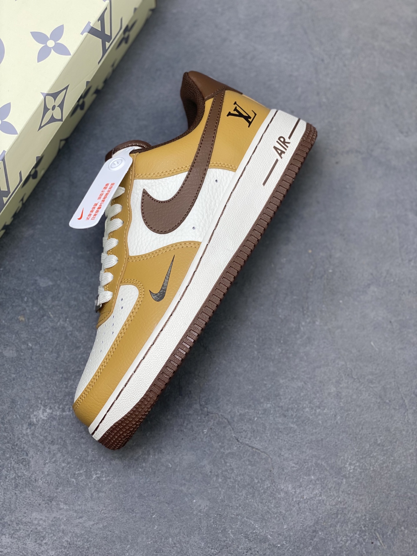 Nike Air Force 1 '07 Low Brown/White Limited Edition Sneakers 8 i1752336457893 1534 0 6