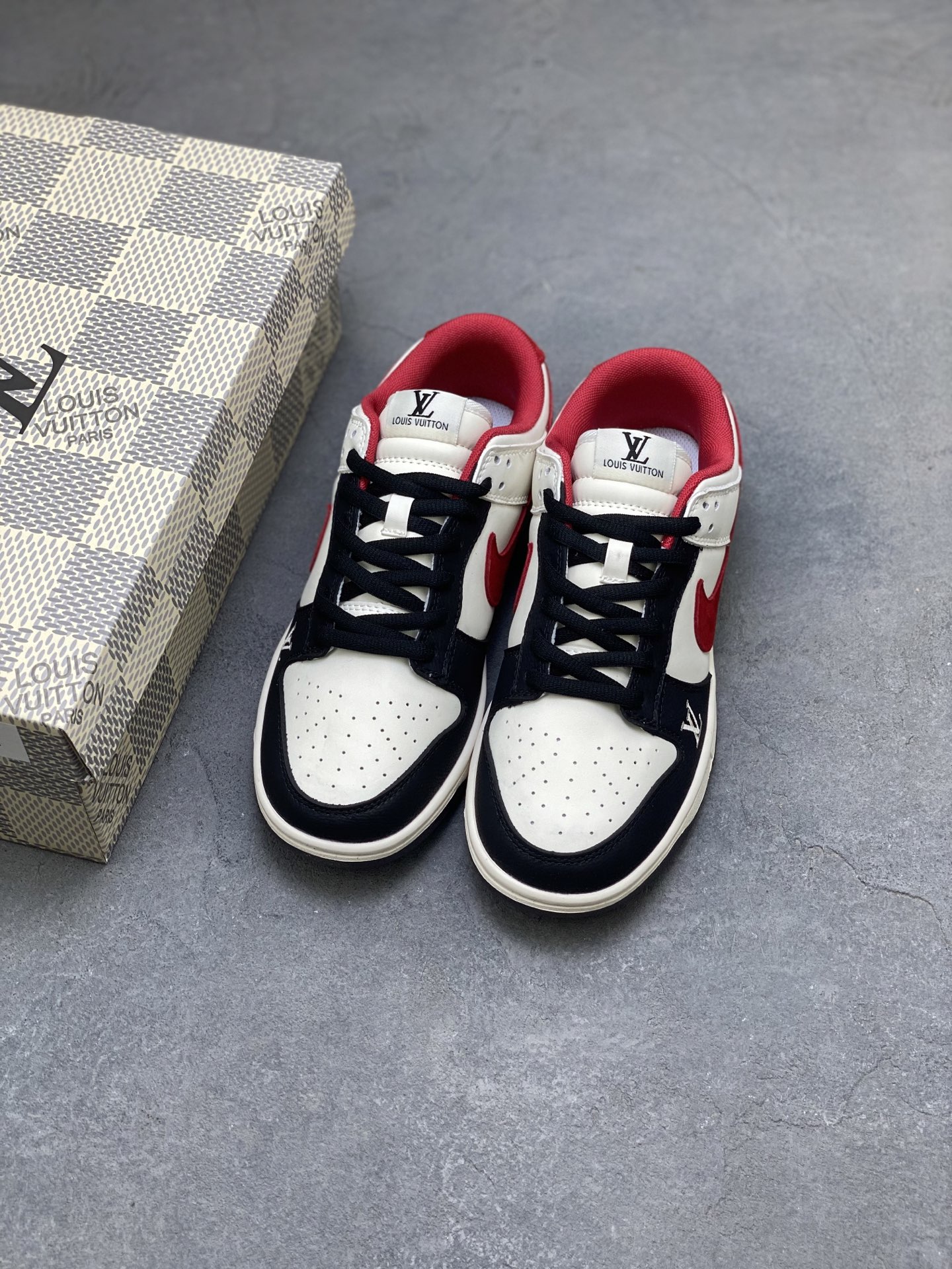 Nike SB Dunk Low Louis Vuitton Custom Sneakers - Limited Edition 9 i1752423373554 3613 0 7