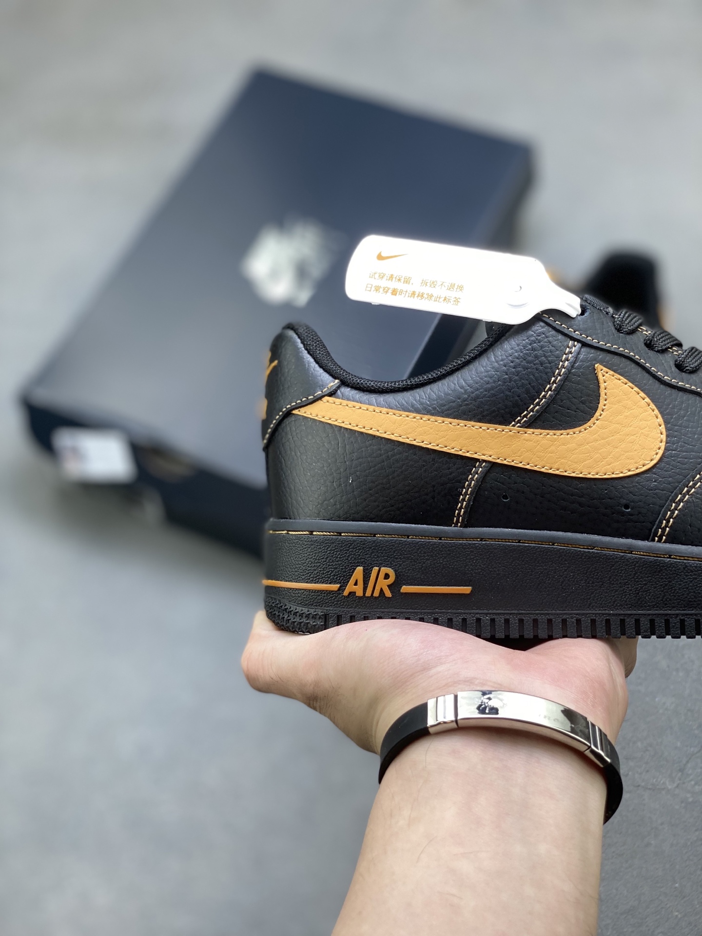 Nike Air Force 1 '07 Low Black/Gold Limited Edition Sneakers HQ2037-003 6 i1752508965484 6963 0 4