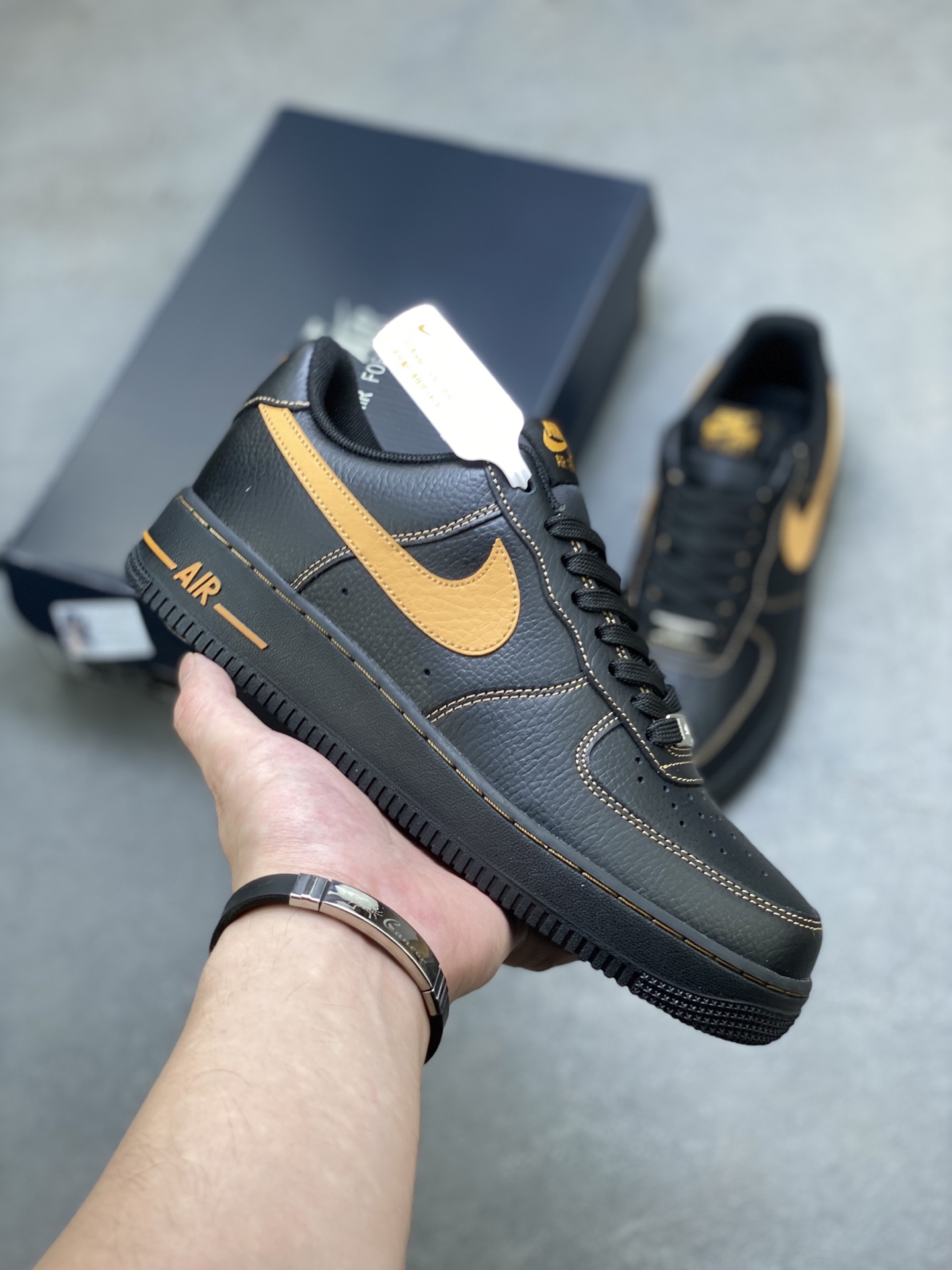 Nike Air Force 1 '07 Low Black/Gold Limited Edition Sneakers HQ2037-003 2 i1752508967990 7982 0 0