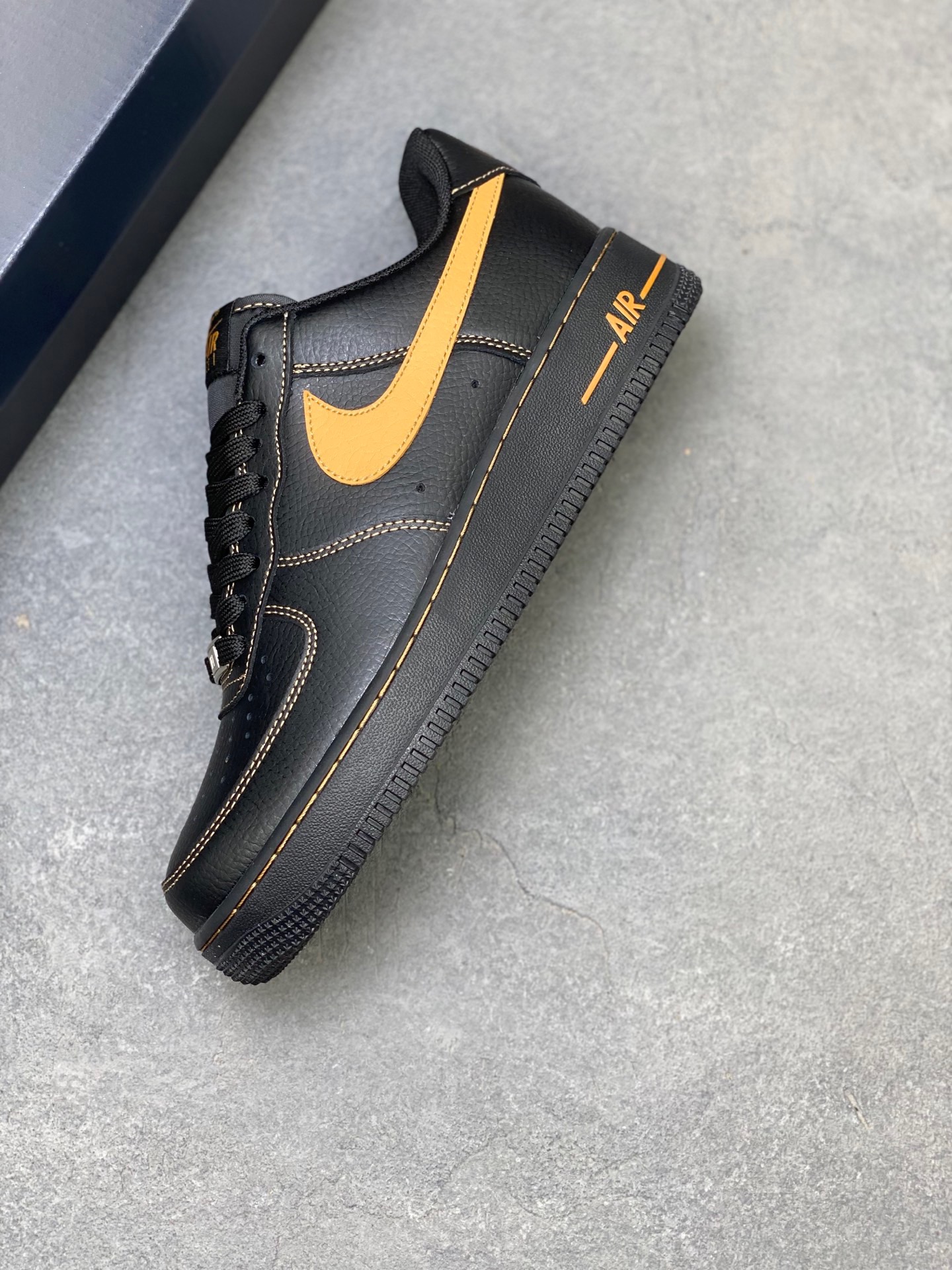 Nike Air Force 1 '07 Low Black/Gold Limited Edition Sneakers HQ2037-003 8 i1752509002867 577