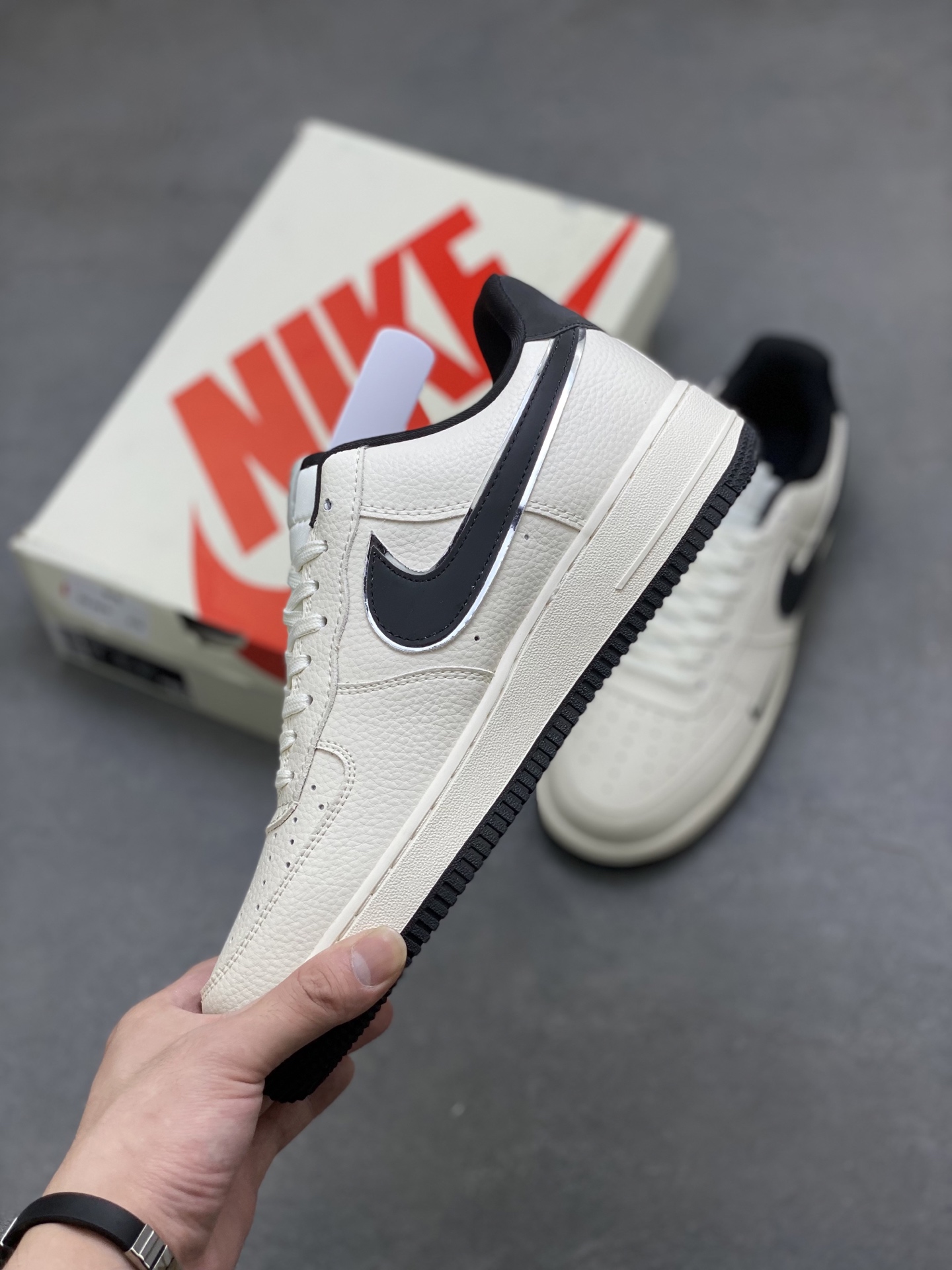 Nike Air Force 1 '07 Low Sneakers - Limited Edition, Comfortable, and Stylish 4 i1752509228976 5038 0 2
