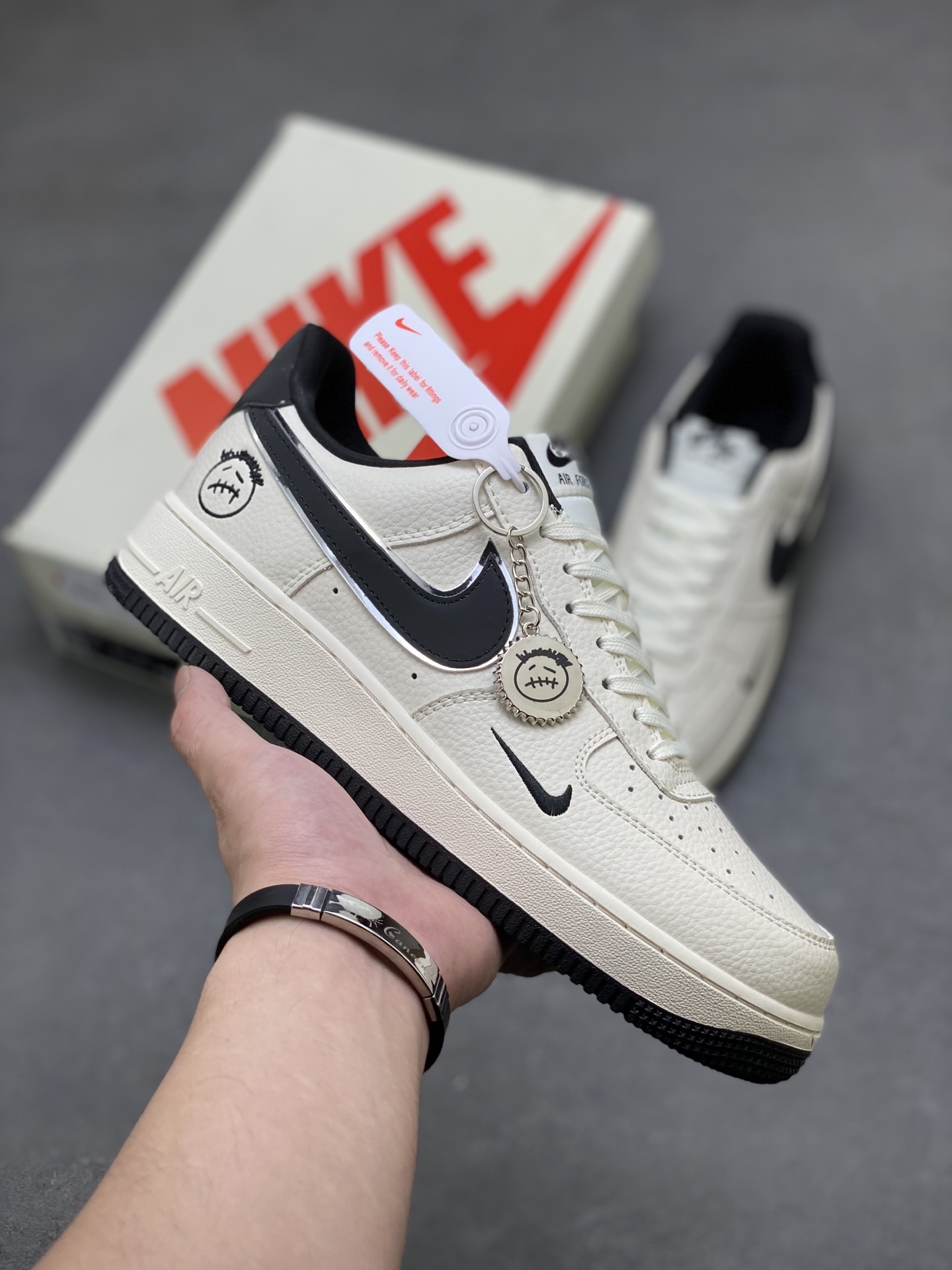 Nike Air Force 1 '07 Low Sneakers - Limited Edition, Comfortable, and Stylish 2 i1752509231449 860 0 0