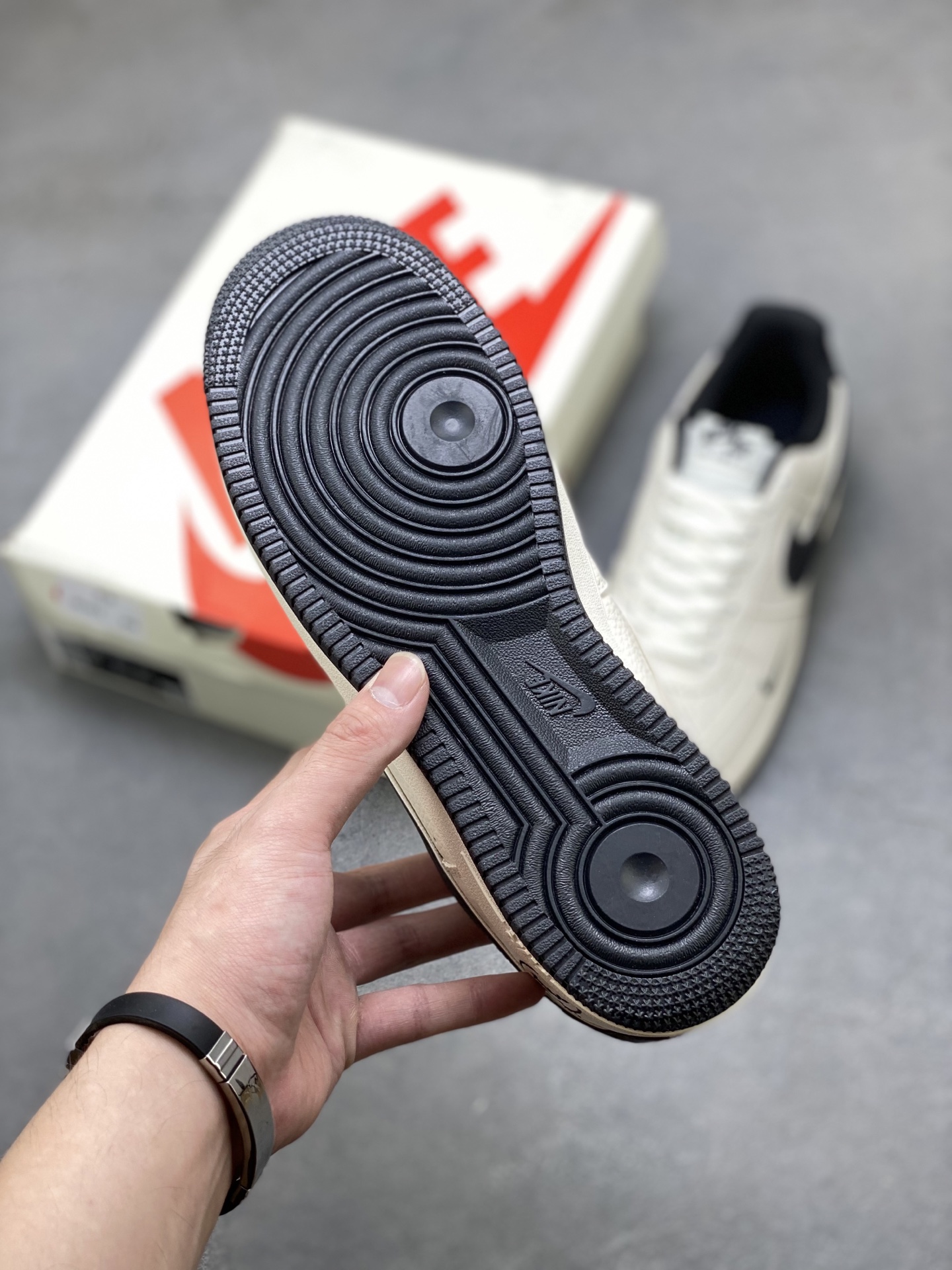 Nike Air Force 1 '07 Low Sneakers - Limited Edition, Comfortable, and Stylish 7 i1752509232967 3264 0 5