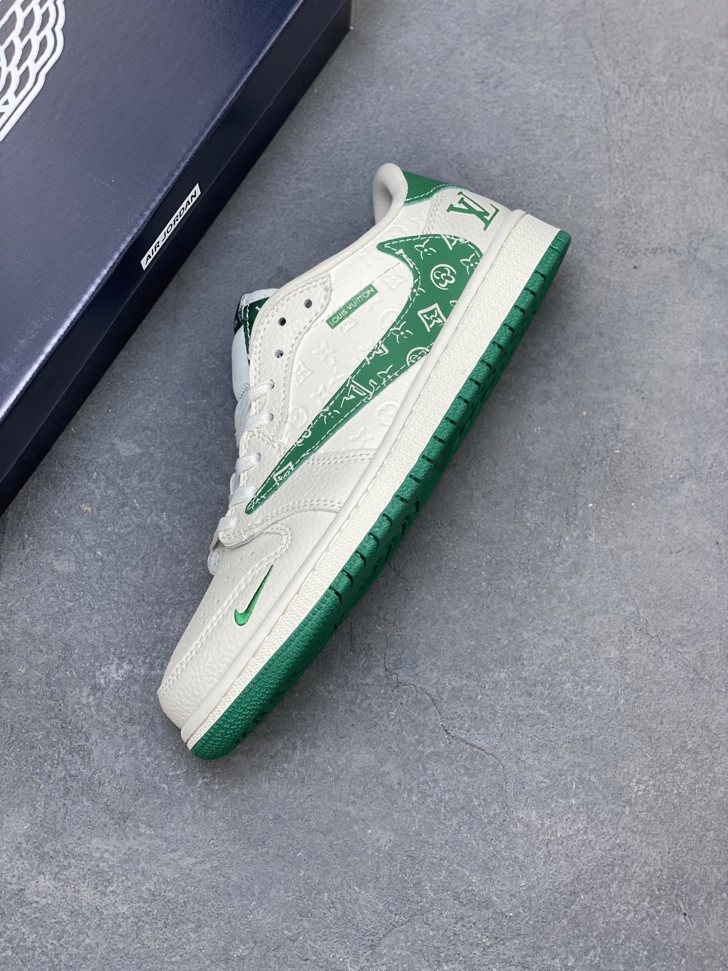 Nike Air Jordan 1 x Travis Scott Custom Low Top Sneakers - Limited Edition 7 i1752509613337 806 0 6