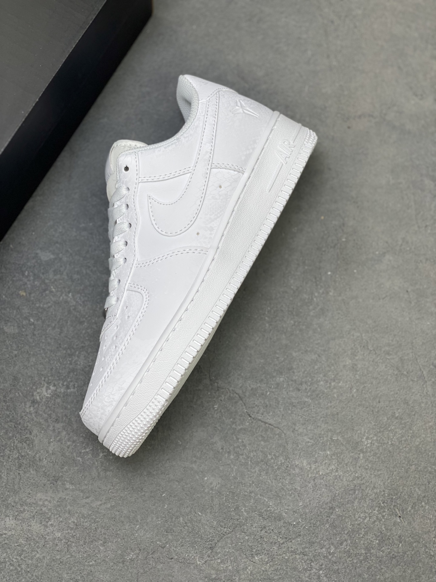 Nike Air Force 1 '07 Low White Leather Sneaker - Limited Edition 8 i1752595268547 6162 0 6