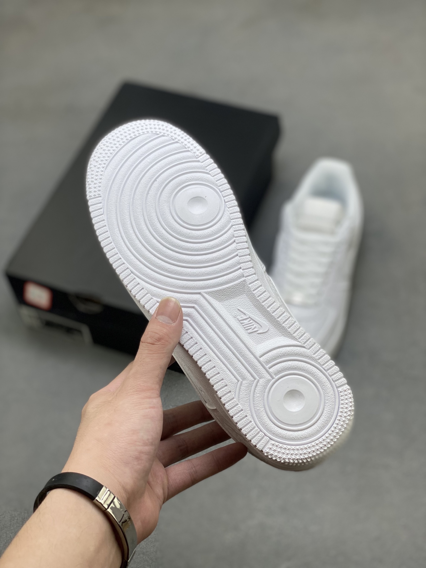 Nike Air Force 1 '07 Low White Leather Sneaker - Limited Edition 7 i1752595268547 9280 0 5