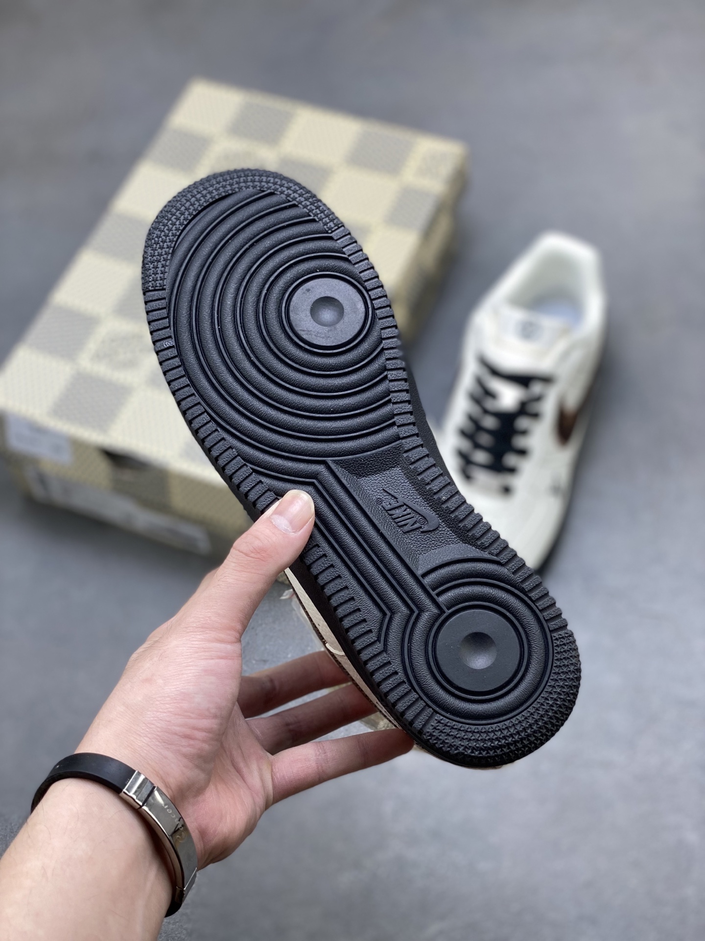 Nike Air Force 1 Low Louis Vuitton Custom Sneakers Limited Edition 7 i1752682127683 4038 0 5