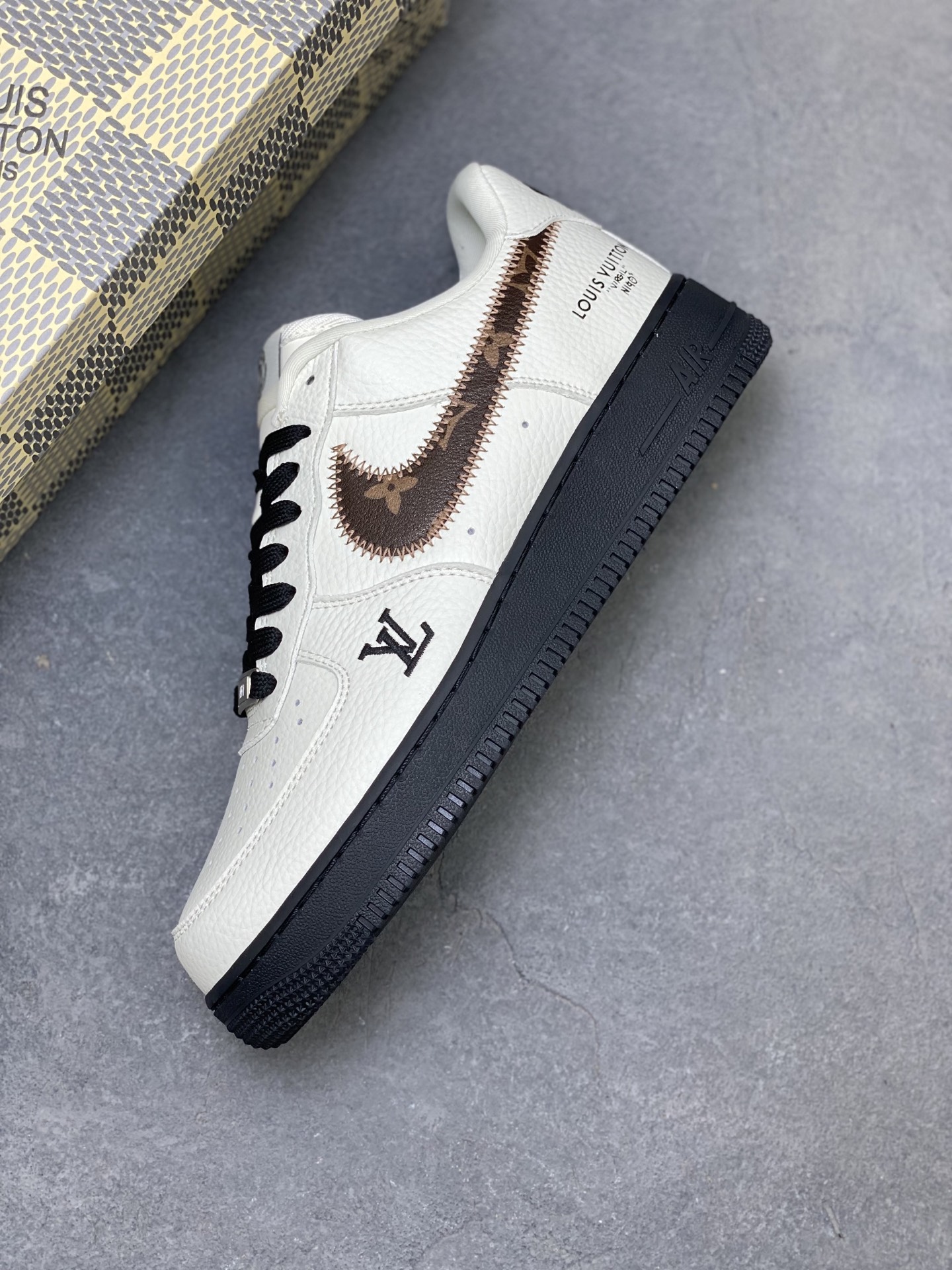 Nike Air Force 1 Low Louis Vuitton Custom Sneakers Limited Edition 8 i1752682268138 9103 0 6