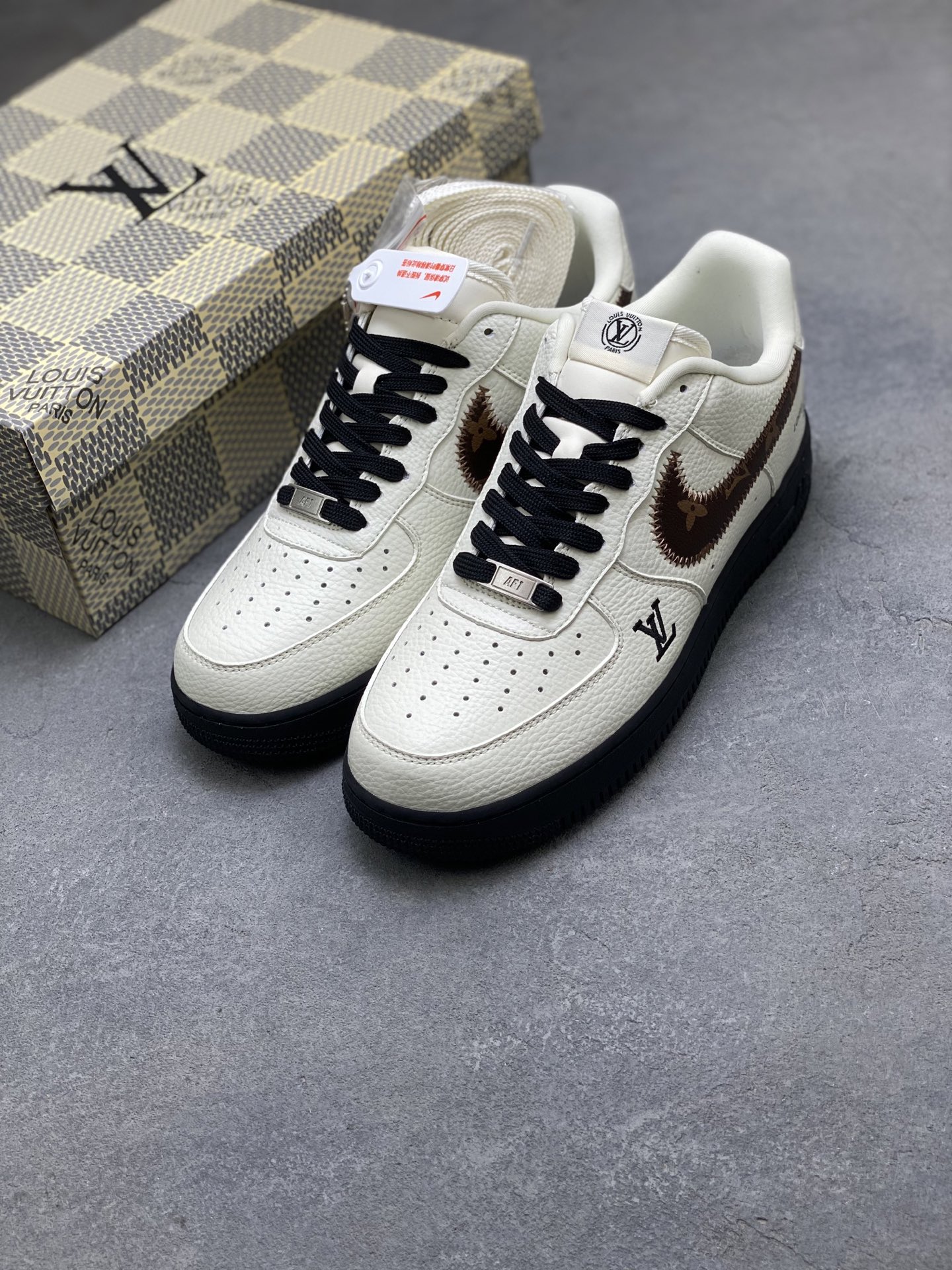 Nike Air Force 1 Low Louis Vuitton Custom Sneakers Limited Edition 9 i1752682268185 702 0 7