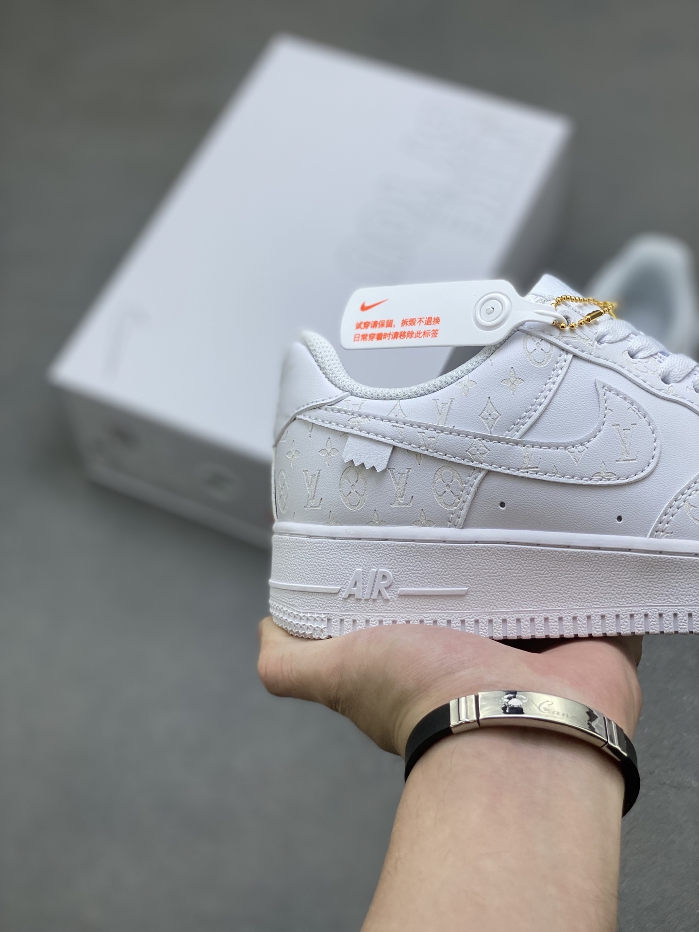 Nike Air Force 1 '07 Low White Leather Sneakers with Gold Accessories 6 i1752945576709 1228 0 4