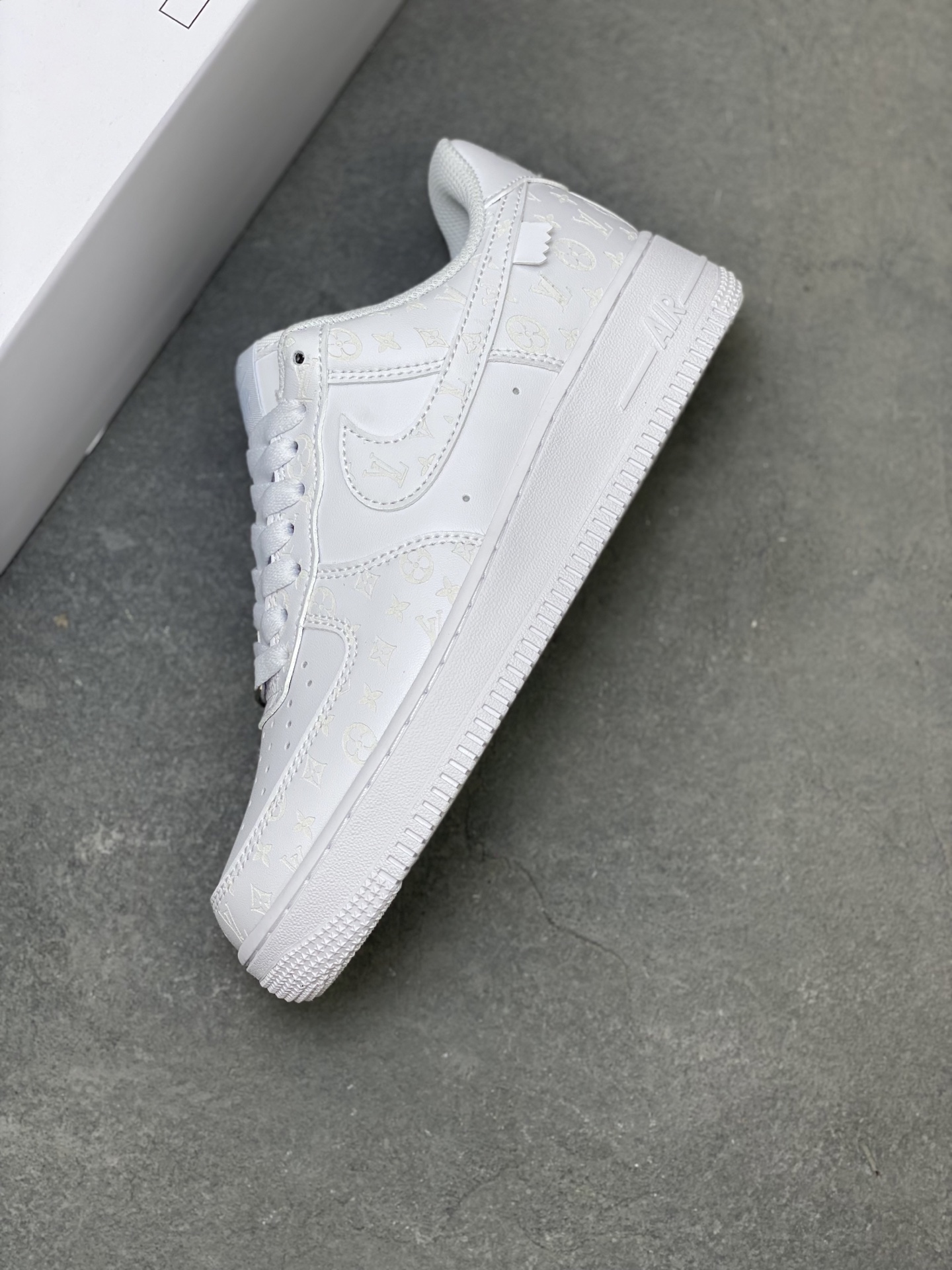 Nike Air Force 1 '07 Low White Leather Sneakers with Gold Accessories 8 i1752945586183 4746 0 6