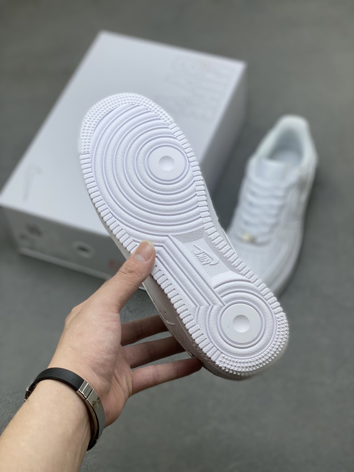 Nike Air Force 1 '07 Low White Leather Sneakers with Gold Accessories 7 i1752945586374 5300 0 5