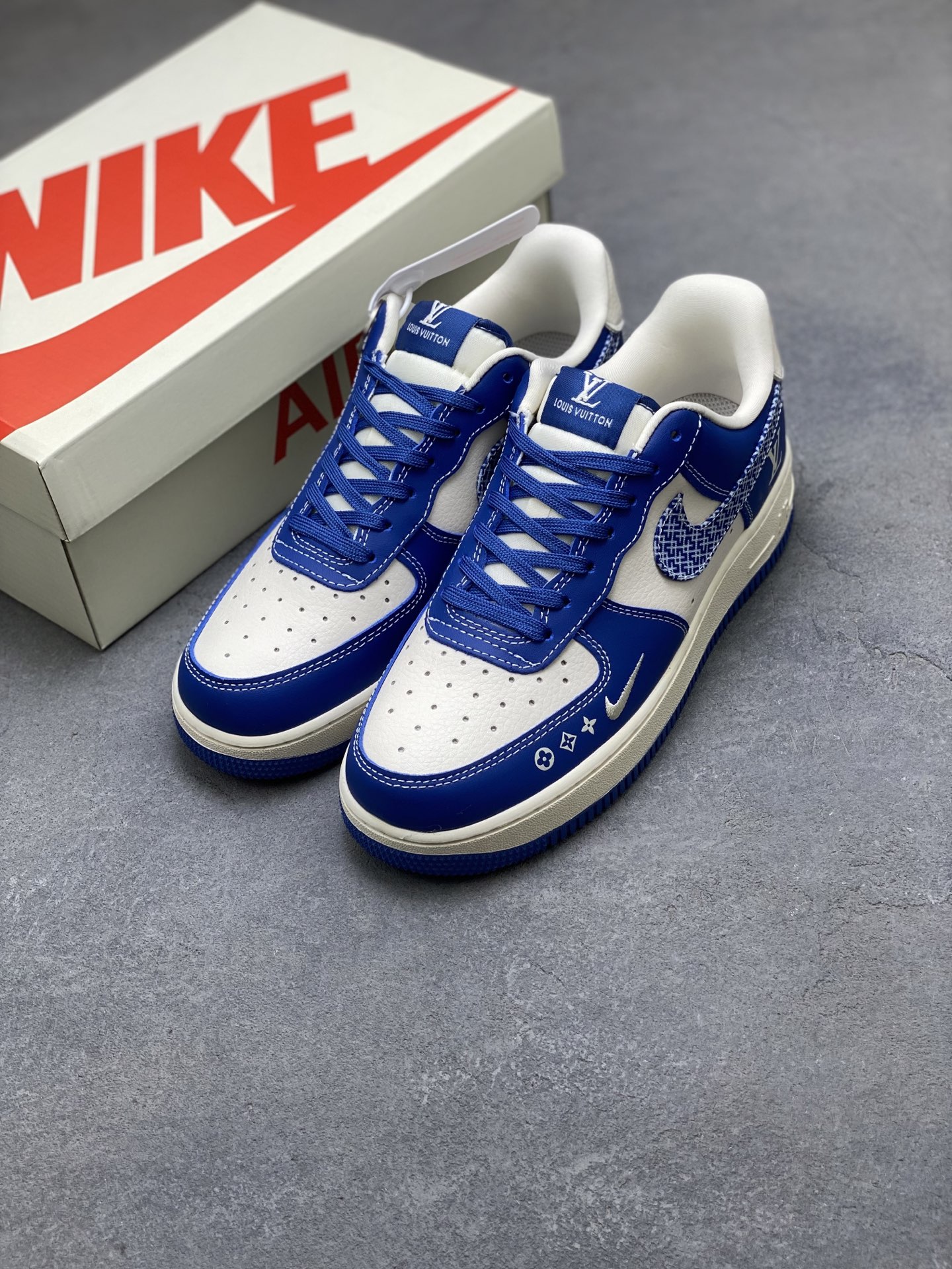 Nike Air Force 1 '07 Low Blue/White Leather Sneakers Limited Edition 9 i1753027254166 1696 0 7