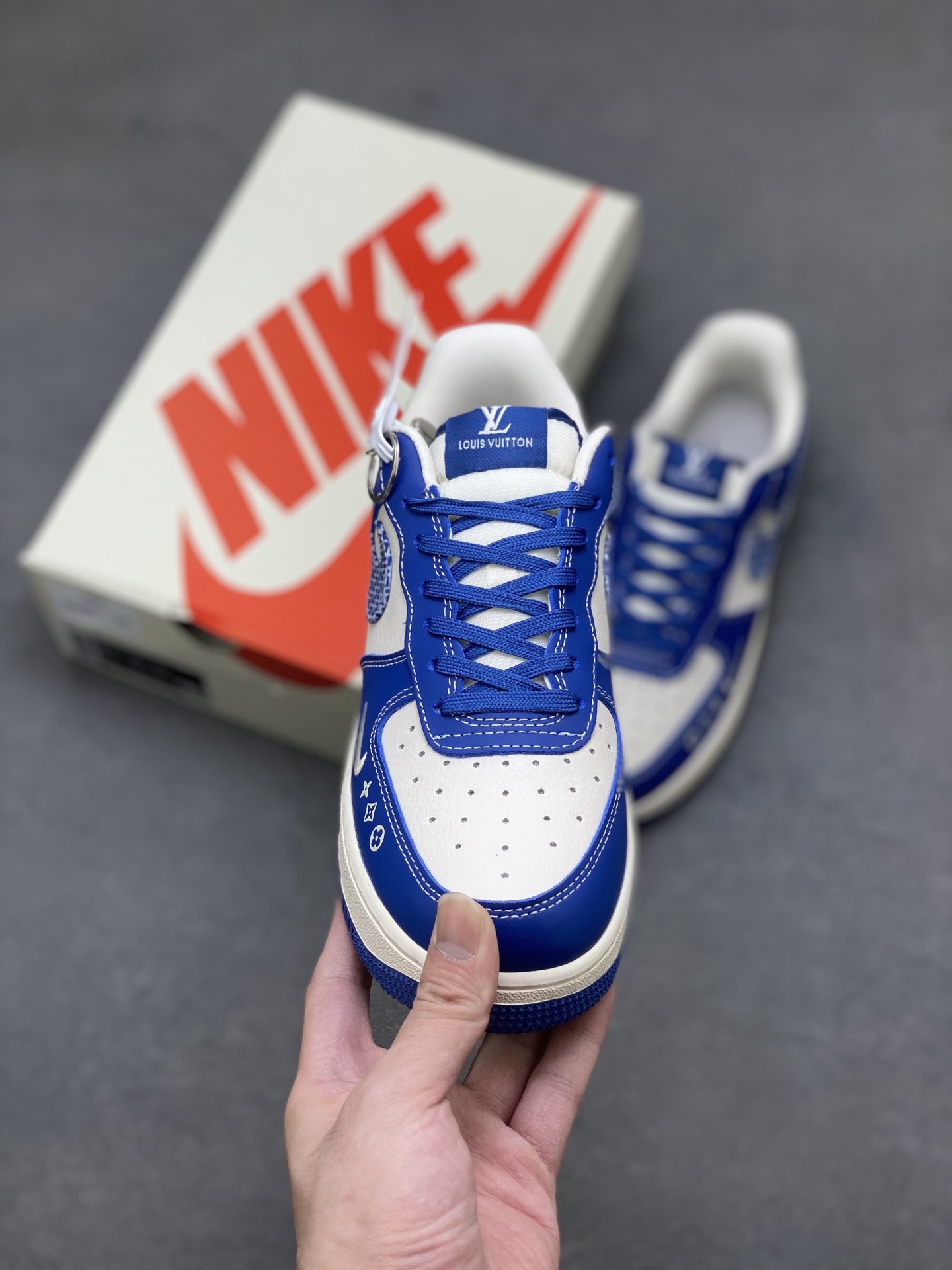 Nike Air Force 1 '07 Low Blue/White Leather Sneakers Limited Edition 3 i1753027254990 3024 0 1