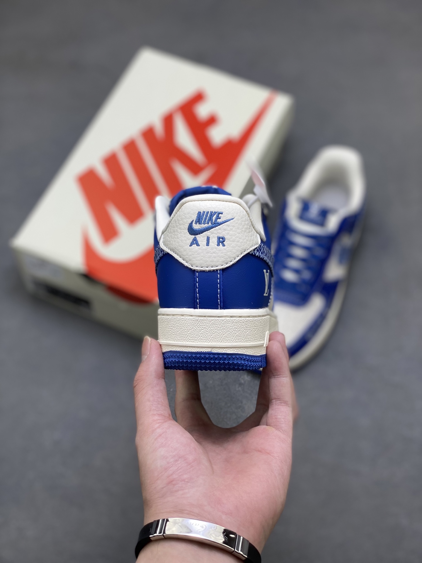 Nike Air Force 1 '07 Low Blue/White Leather Sneakers Limited Edition 5 i1753027256524 1420 0 3