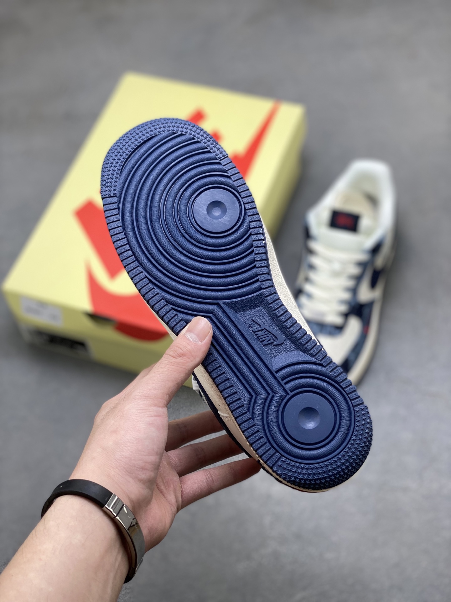 Nike Air Force 1 '07 Low Sneakers - Limited Edition, Premium Comfort 7 i1753372848799 304 0 5