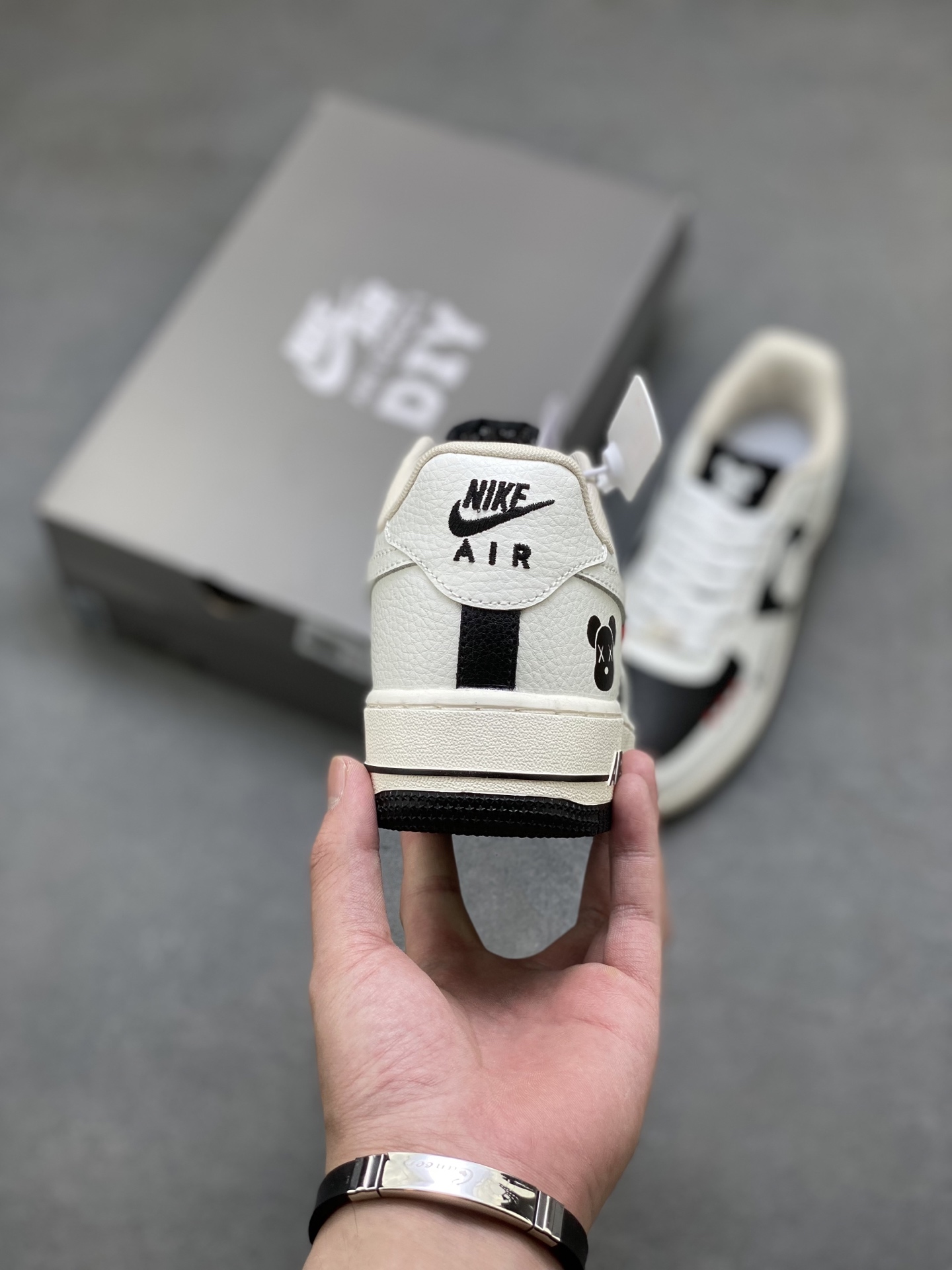 Nike Air Force 1 '07 Low Black & White Stitching Detail Sneakers 5 i1753633593362 679 0 3