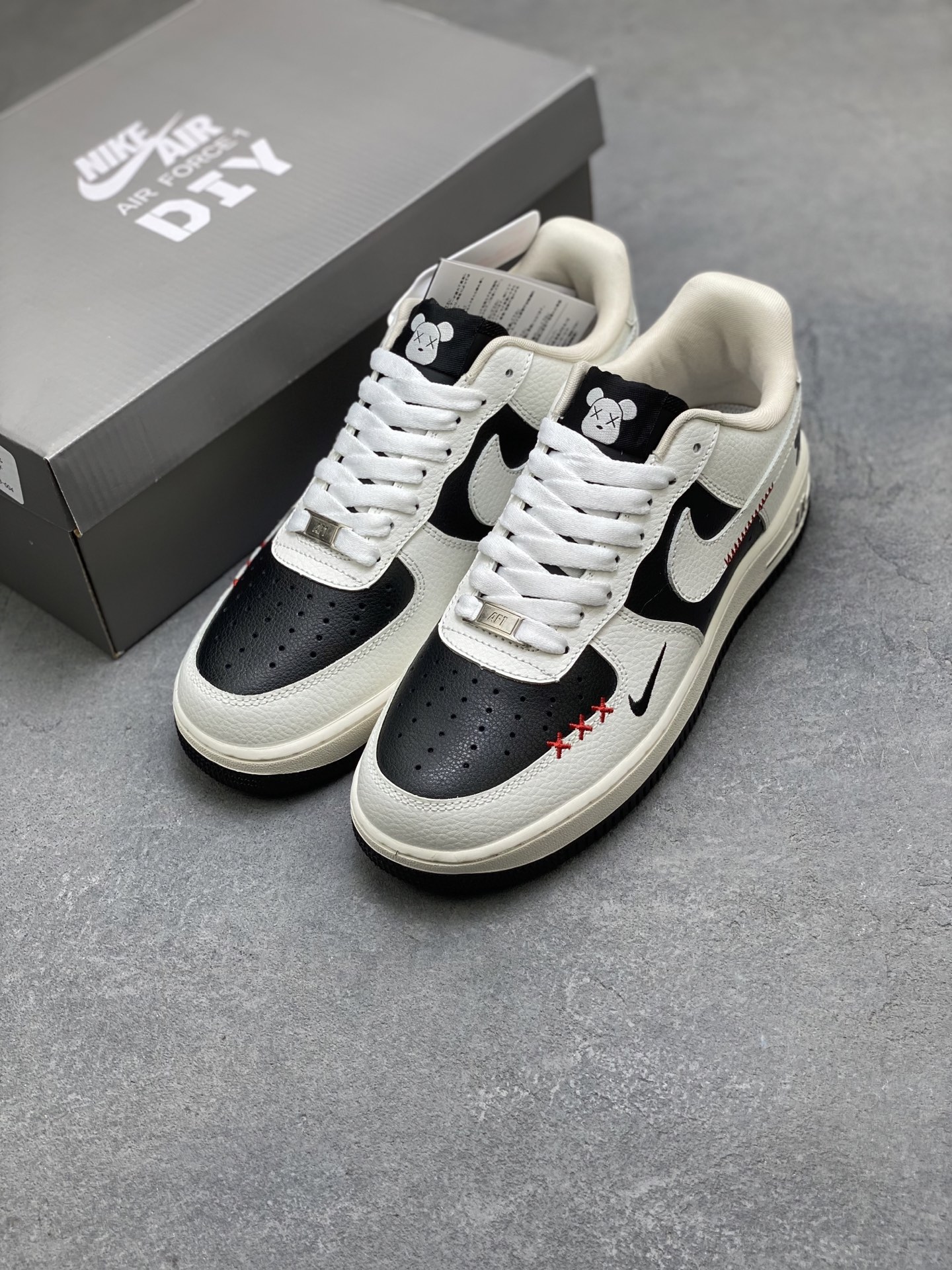 Nike Air Force 1 '07 Low Black & White Stitching Detail Sneakers 9 i1753633594562 6455 0 7