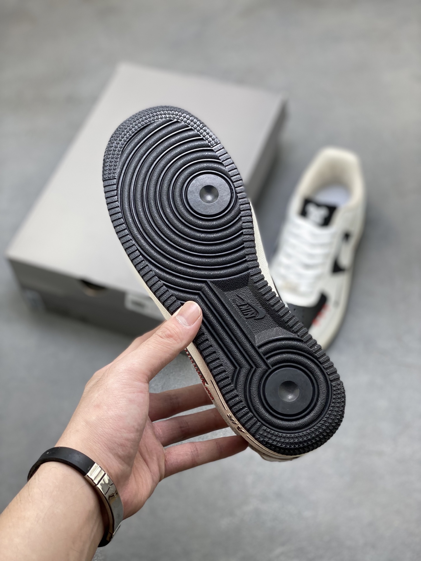 Nike Air Force 1 '07 Low Black & White Stitching Detail Sneakers 7 i1753633606129 9635 0 5