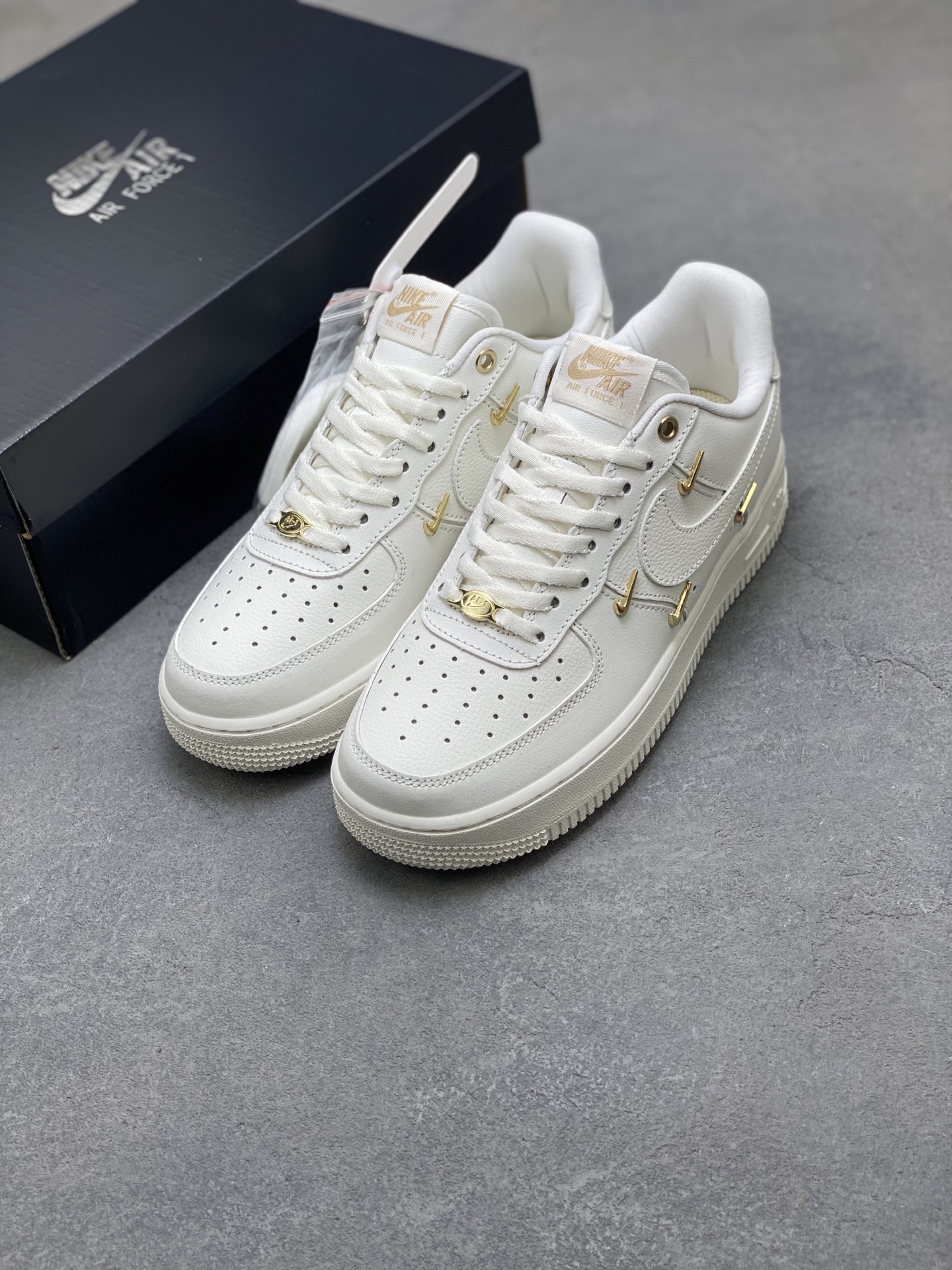Nike Air Force 1 '07 Low Cream White/Gold Hook Casual Sneakers FV3654-111 9 i1753633710592 51 0 7