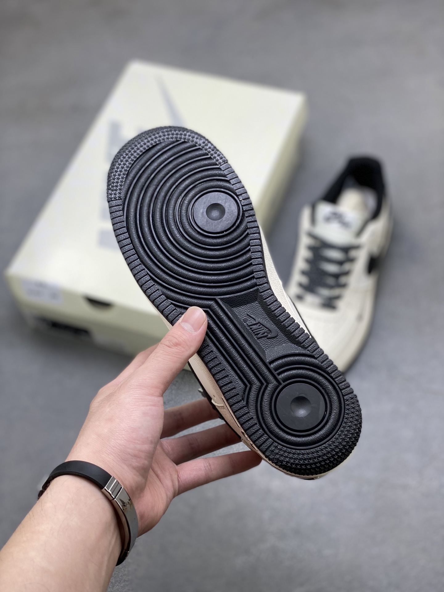 Nike Air Force 1 '07 Low Sneakers - Limited Edition, Premium Comfort 7 i1753718440769 237 0 5