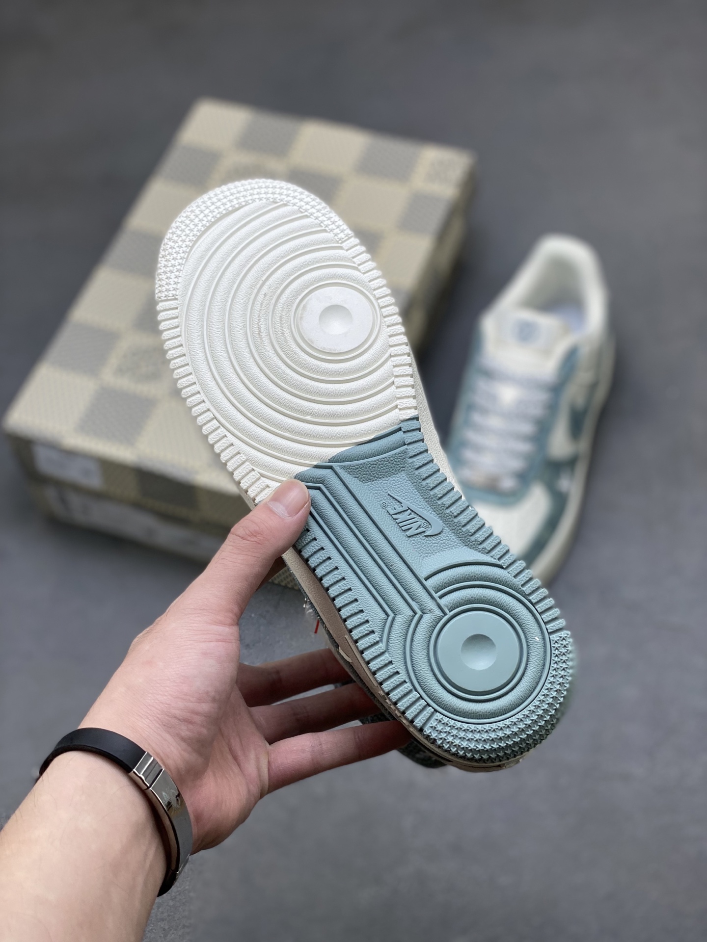 Nike Air Force 1 '07 Low Louis Vuitton Custom Sneakers Limited Edition 7 i1753718482325 1953 0 5